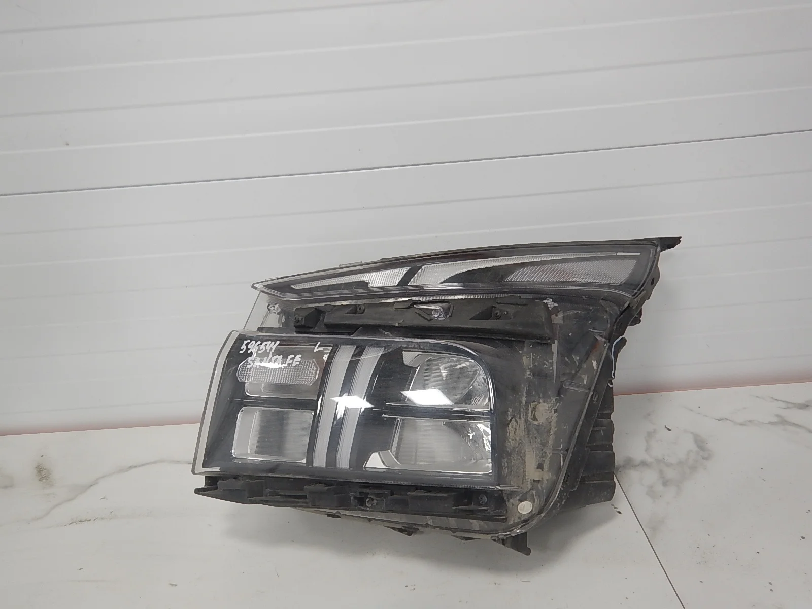 Фара левая Hyundai Santa Fe