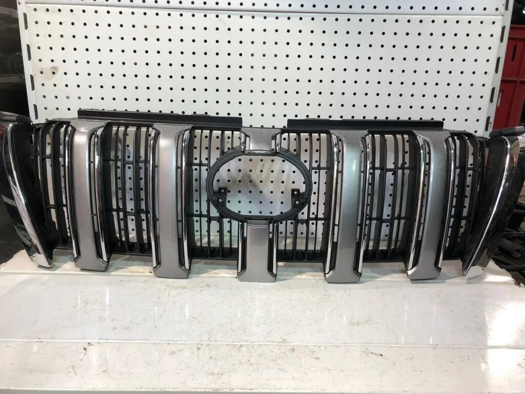 Решетка радиатора Toyota Land Cruiser Prado
