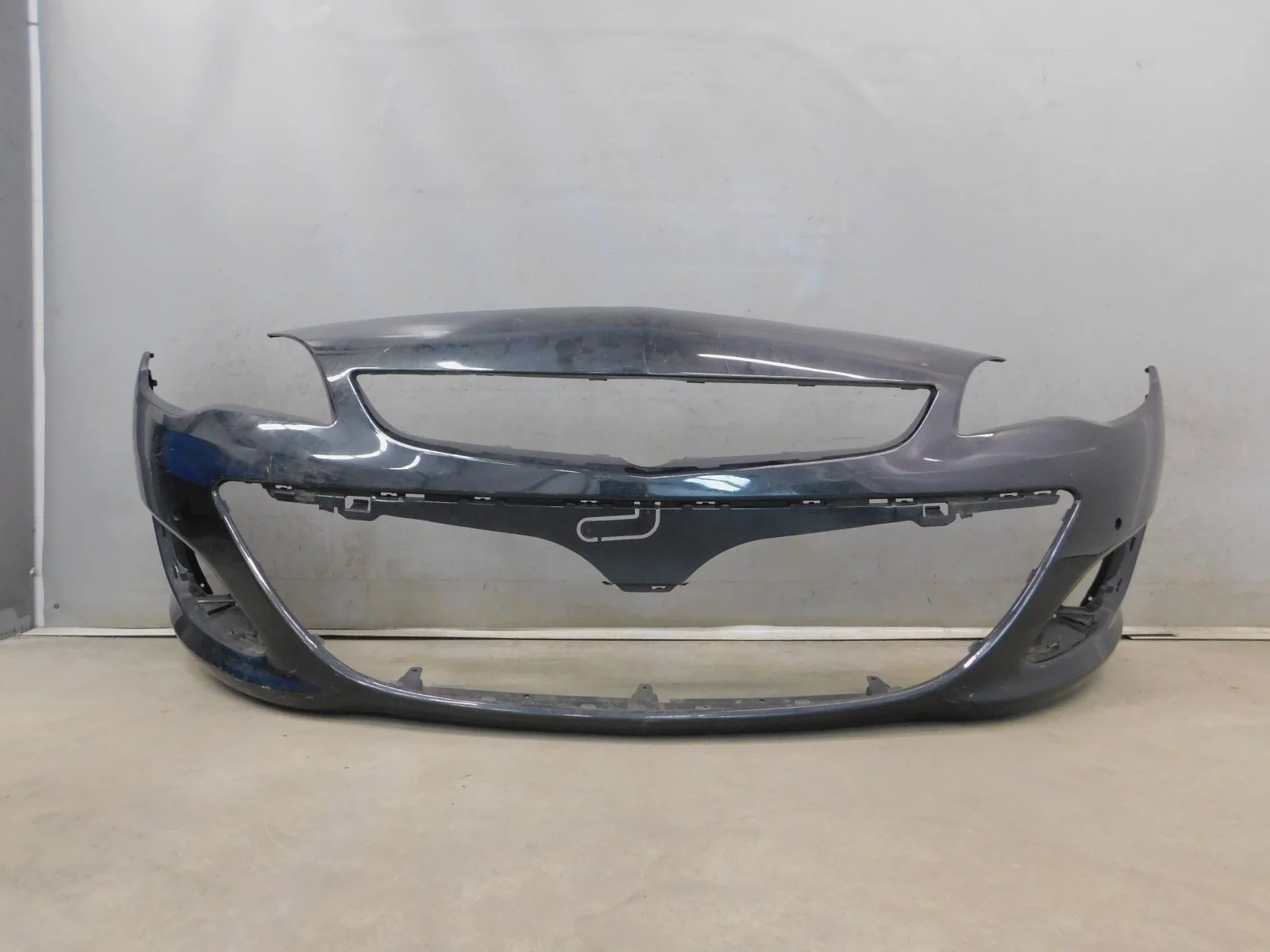 Бампер передний Opel Astra J