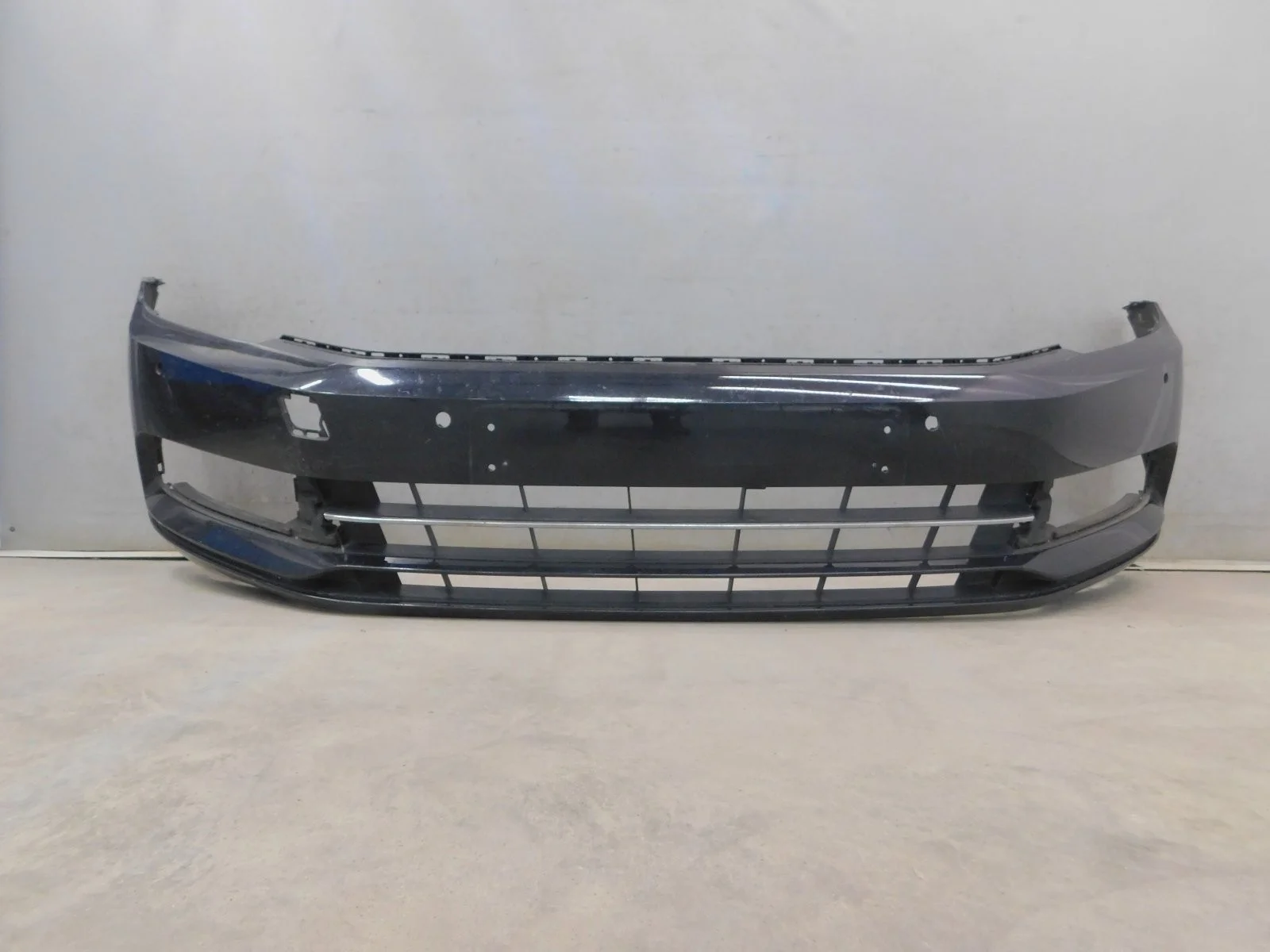 Бампер передний Volkswagen Passat