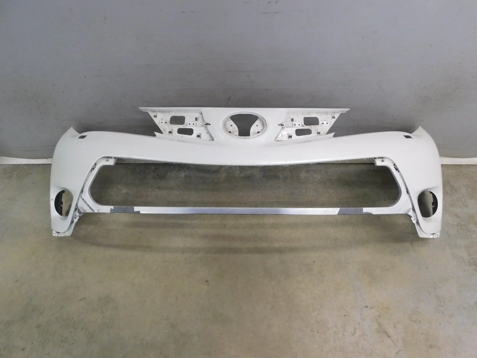 Бампер передний Toyota RAV4