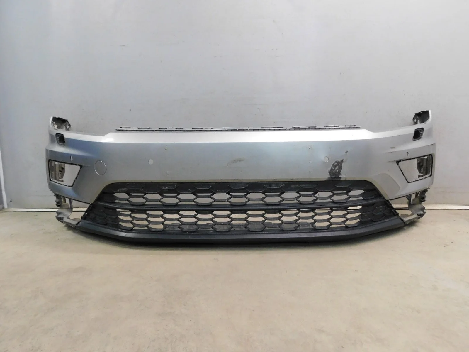 Бампер передний Volkswagen Tiguan