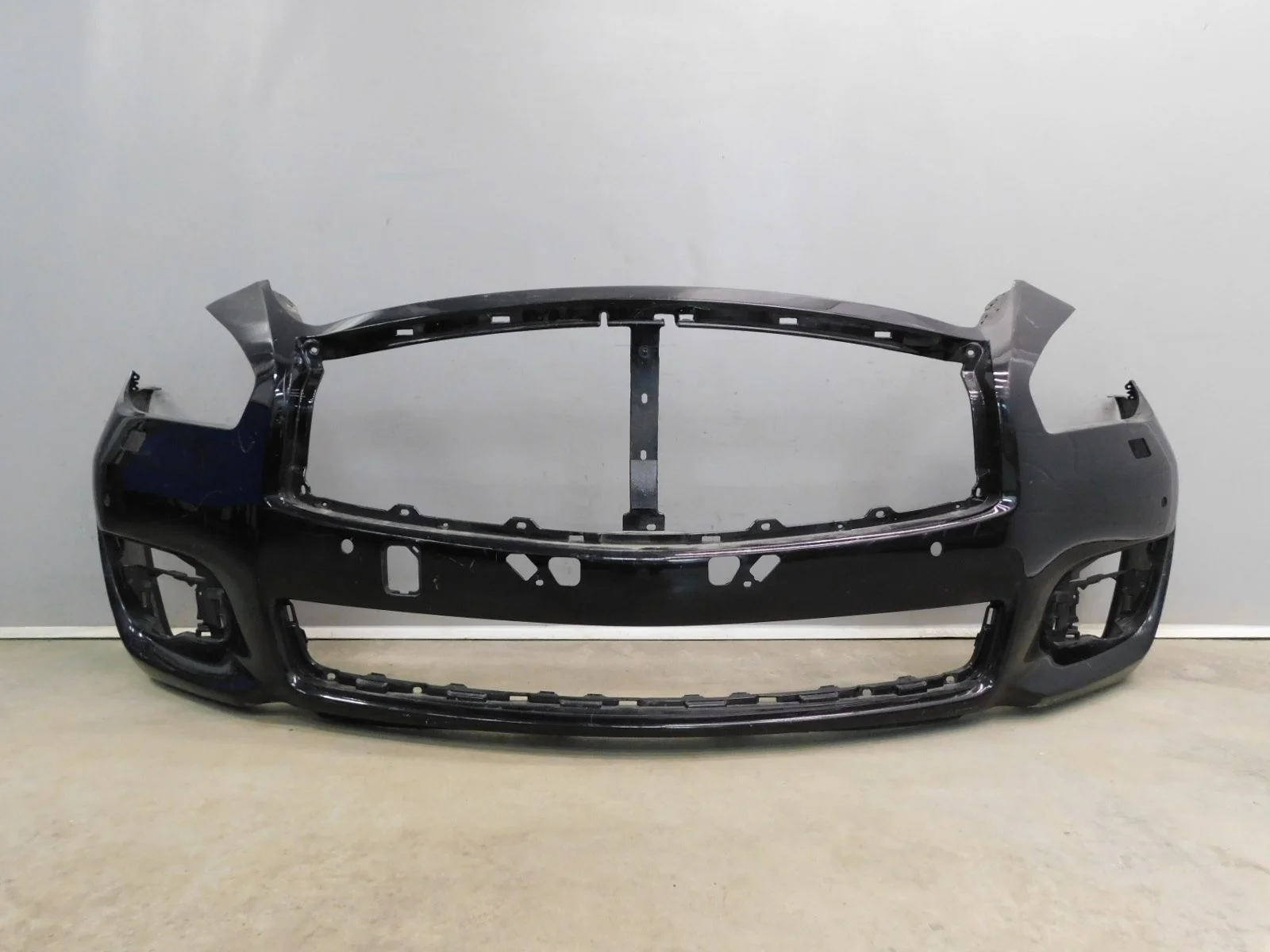 Бампер передний Infiniti M25/M37/M56/Q70