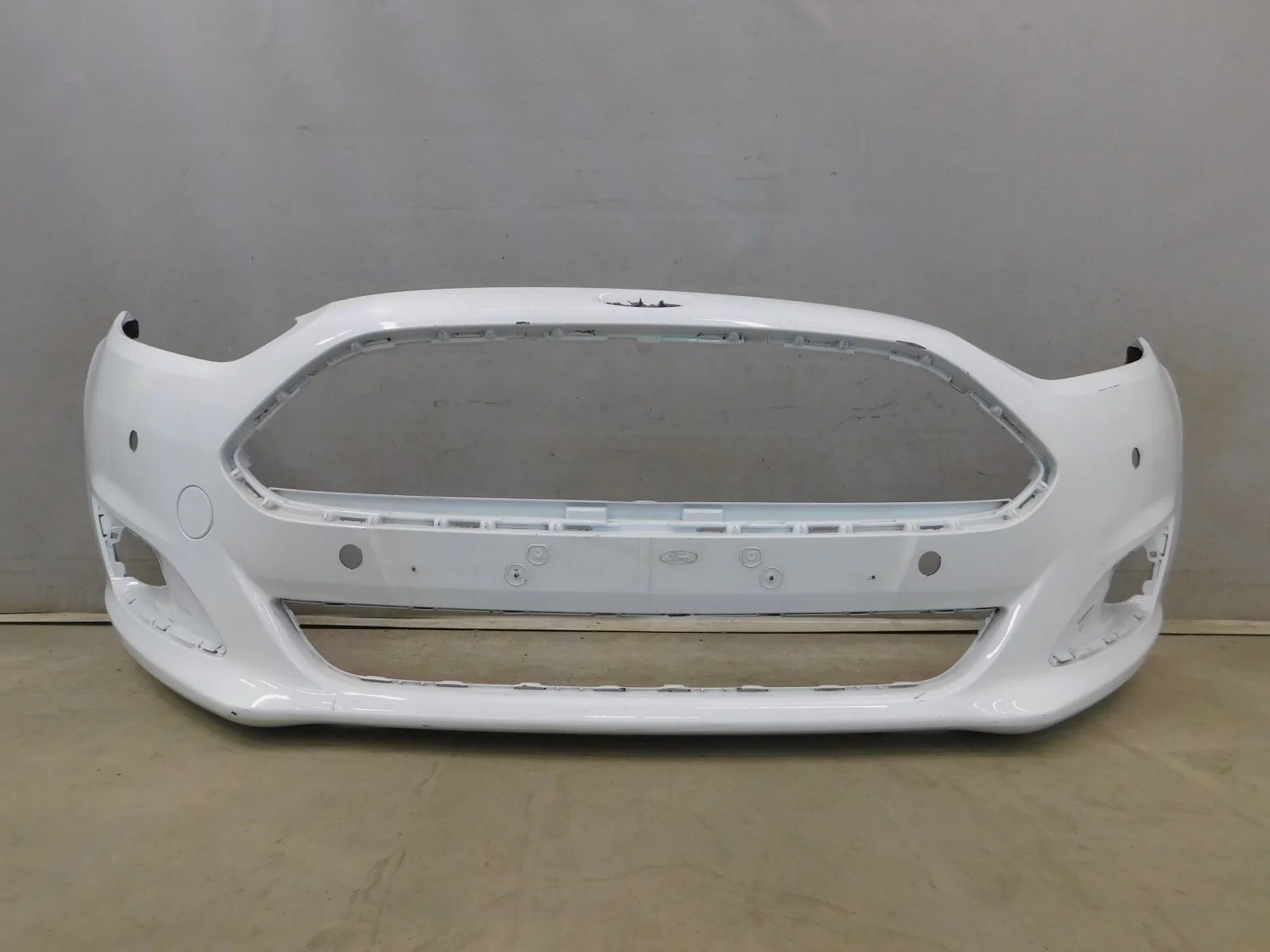 Бампер передний Ford Fiesta
