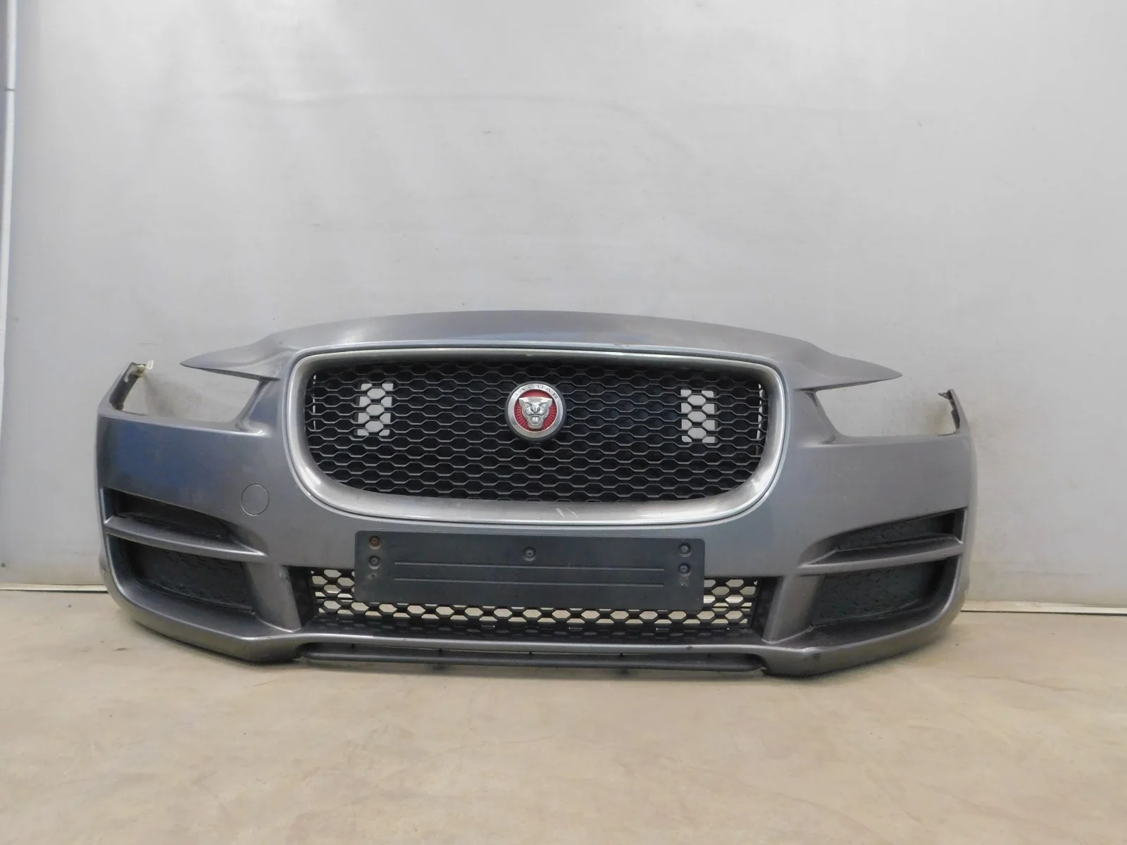 Бампер передний Jaguar XE