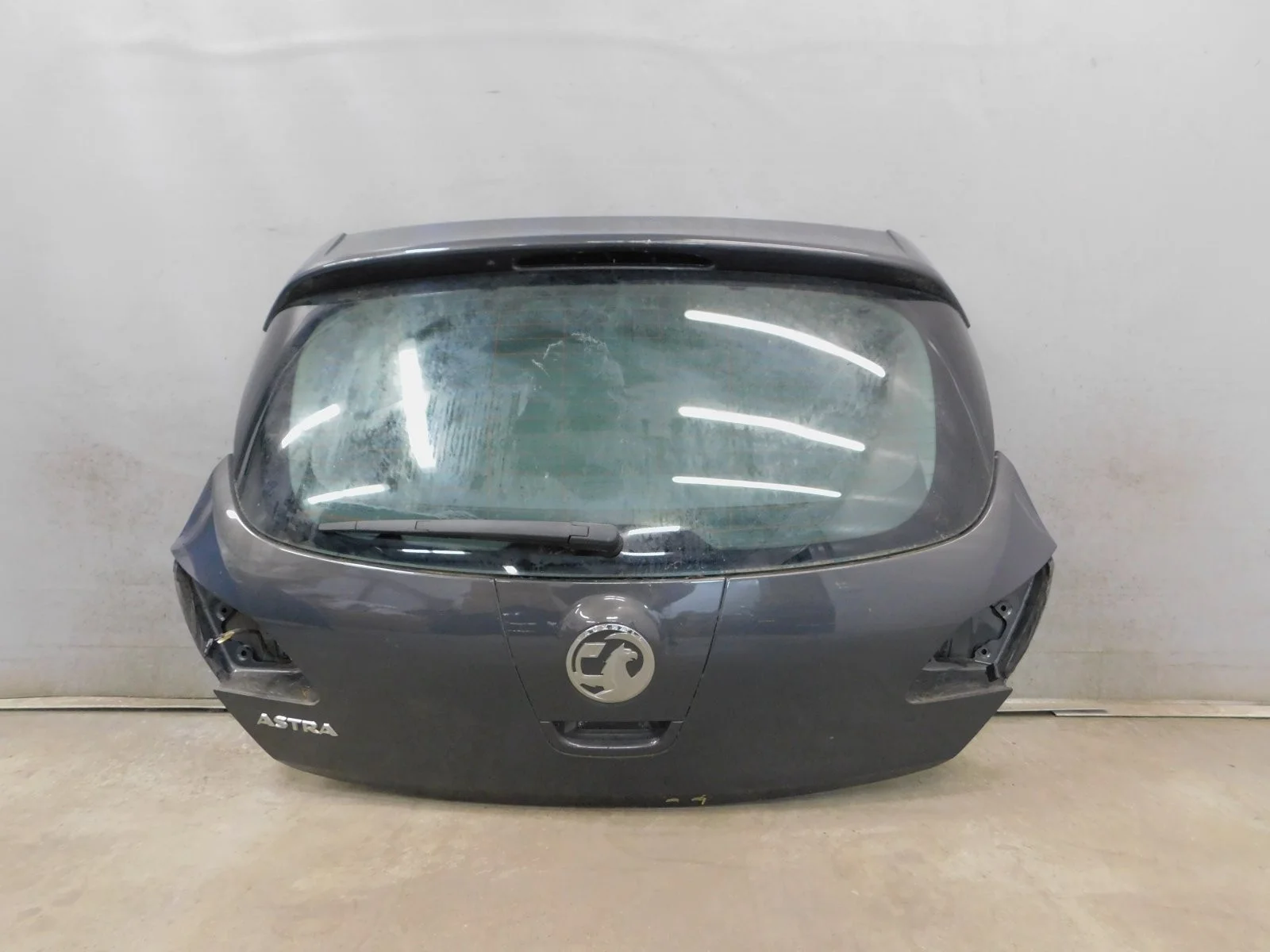 Дверь багажника Opel Astra J