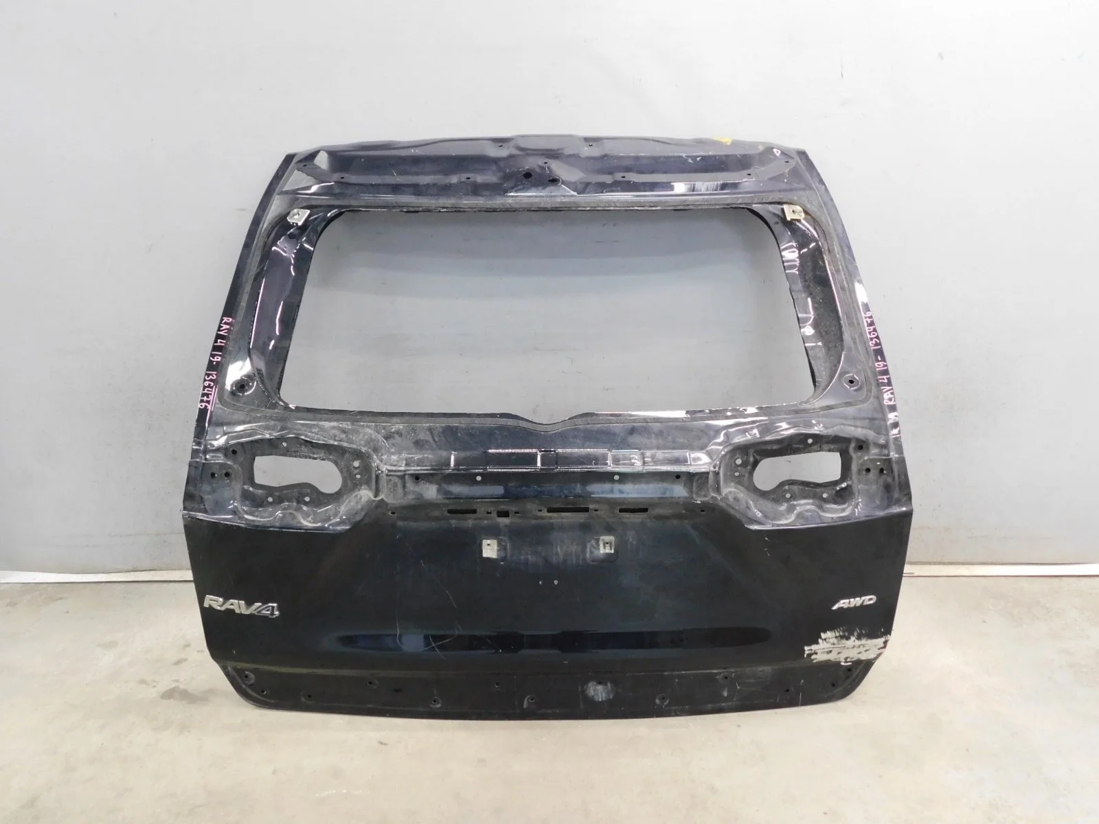 Дверь багажника Toyota RAV4