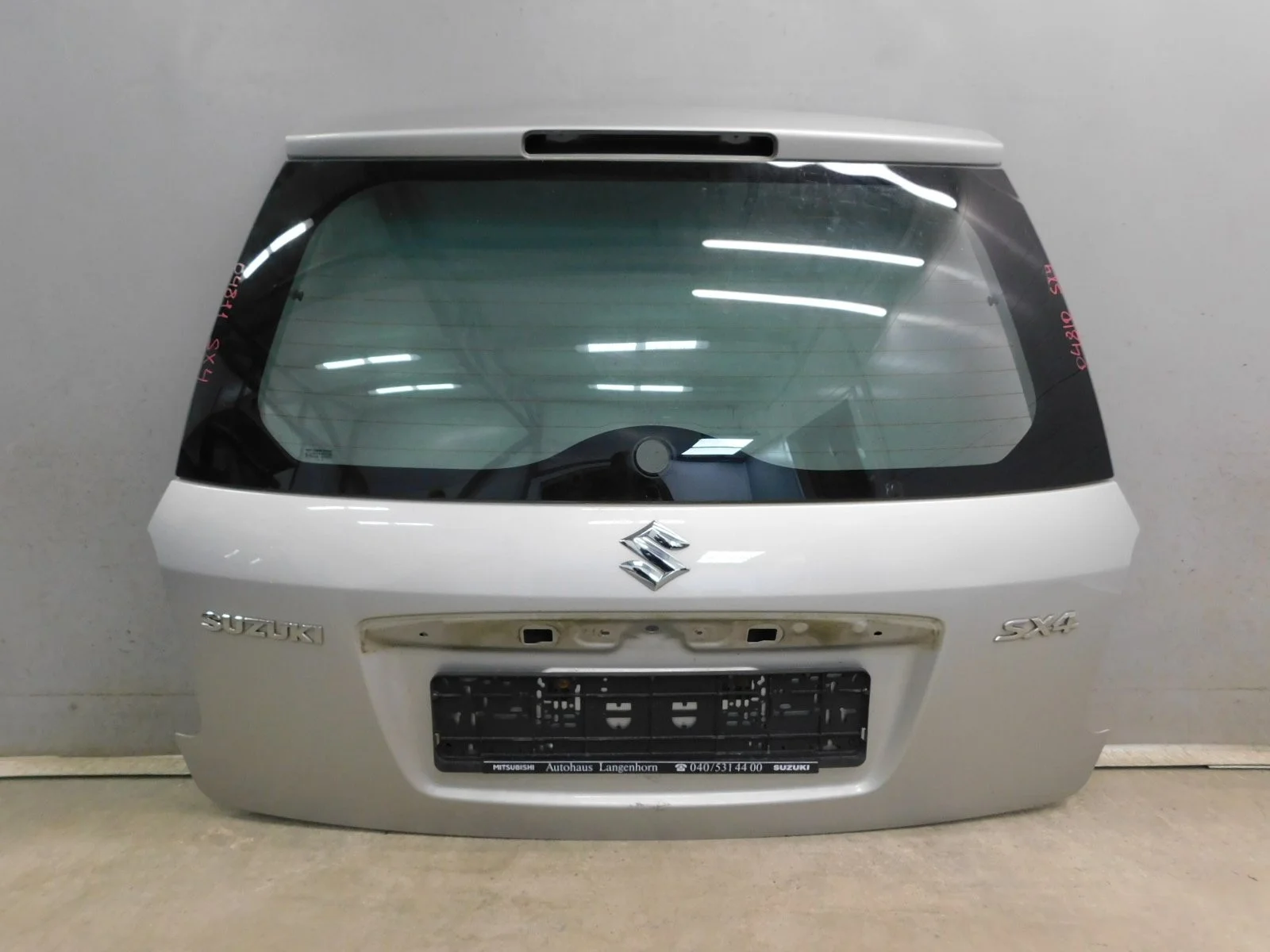 Дверь багажника Suzuki SX4