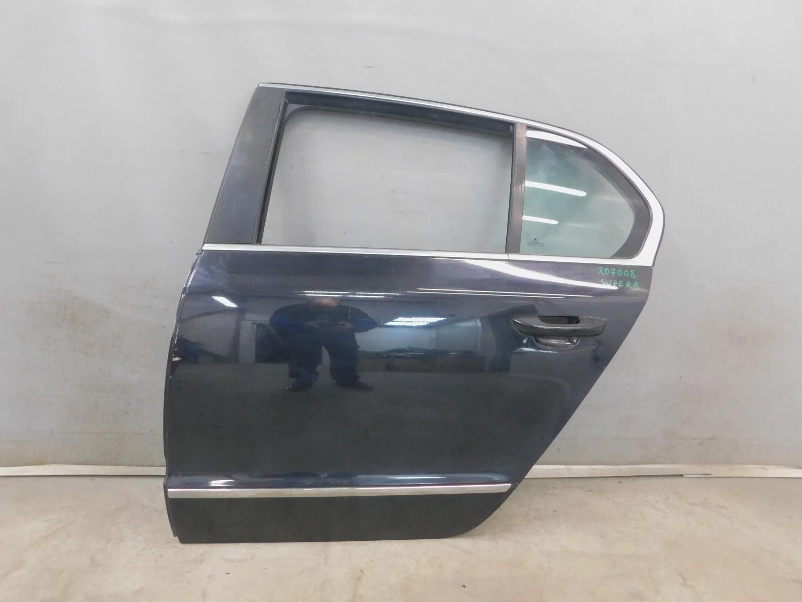 Дверь задняя левая Skoda Superb