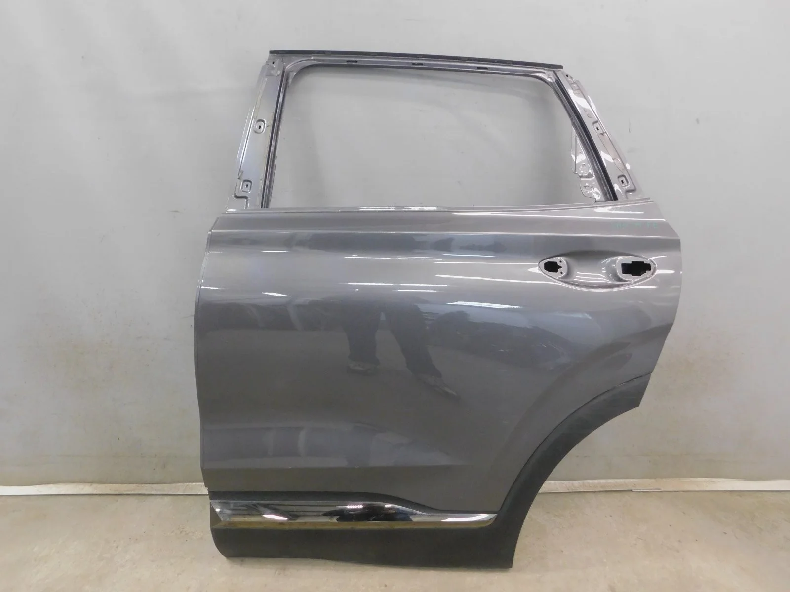 Дверь задняя левая Hyundai Santa Fe
