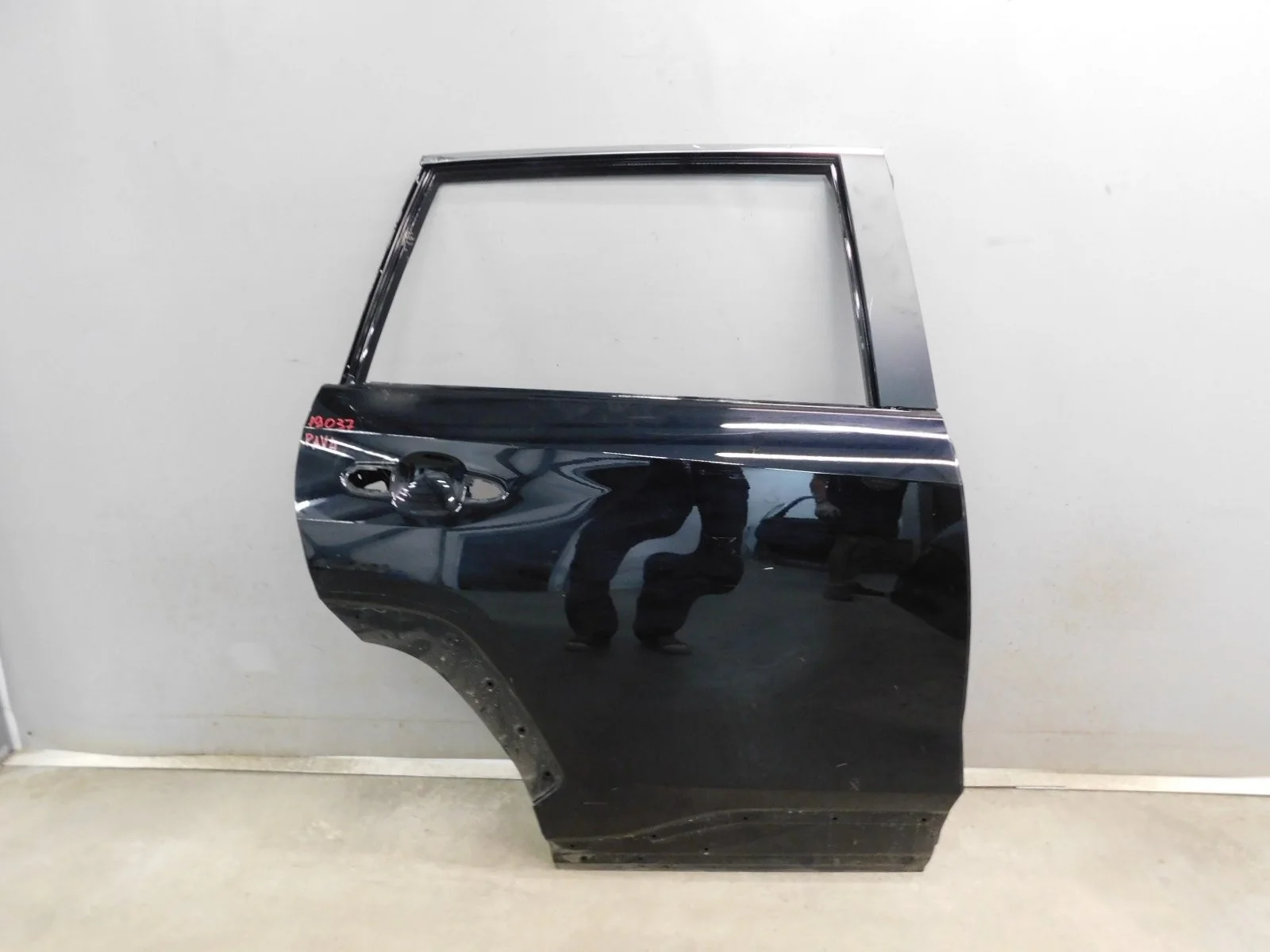 Дверь задняя правая Toyota RAV4