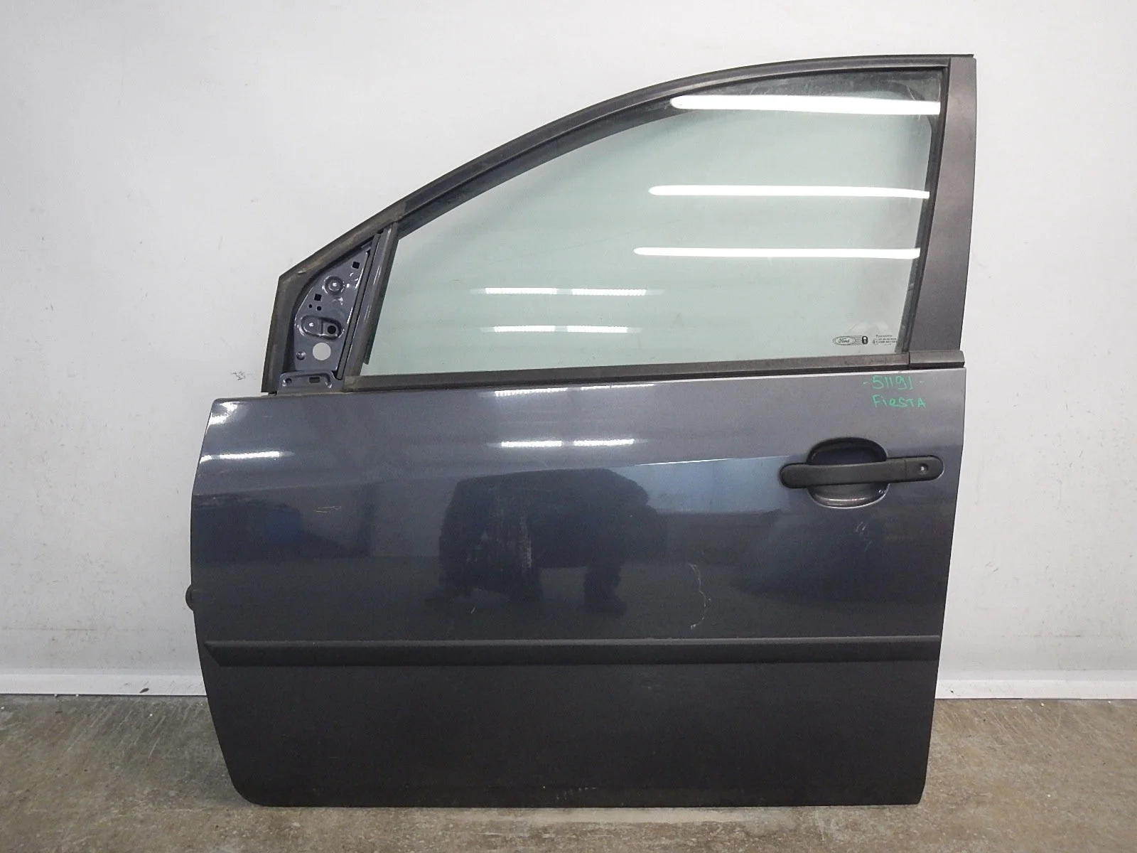 Дверь передняя левая Ford Fiesta