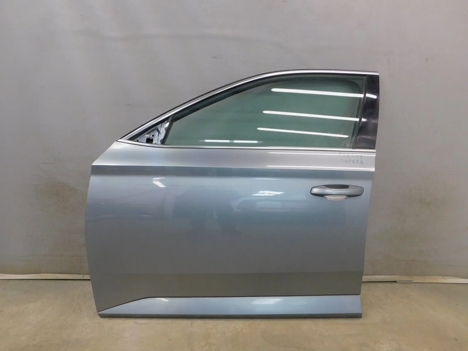 Дверь передняя левая Skoda Superb