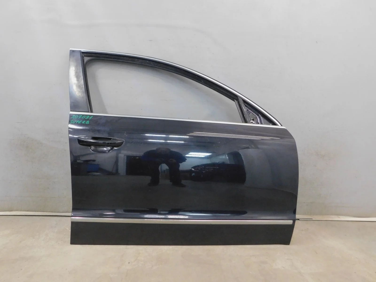 Дверь передняя правая Skoda Superb