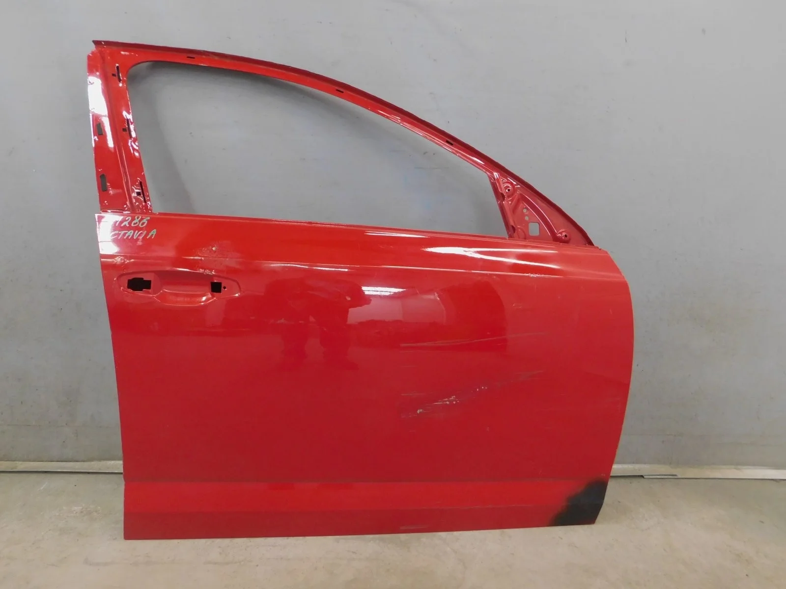 Дверь передняя правая Skoda Octavia
