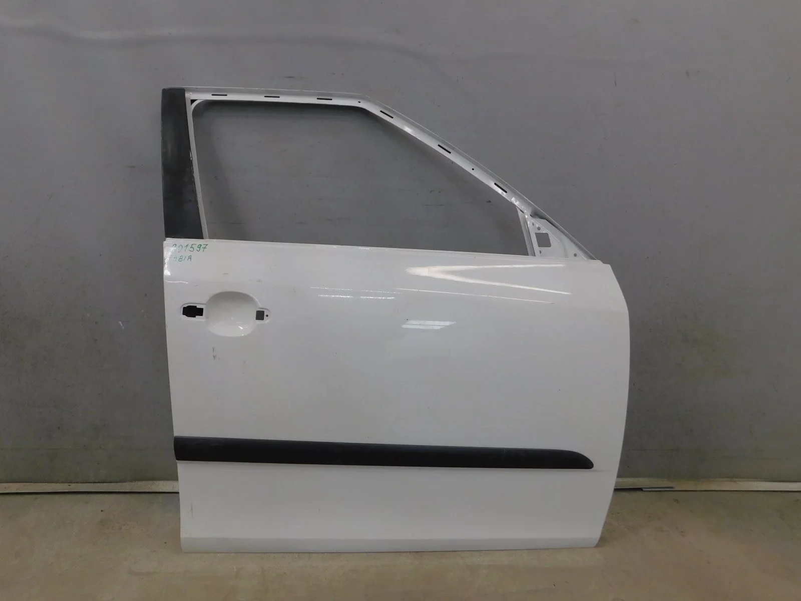 Дверь передняя правая Skoda Fabia