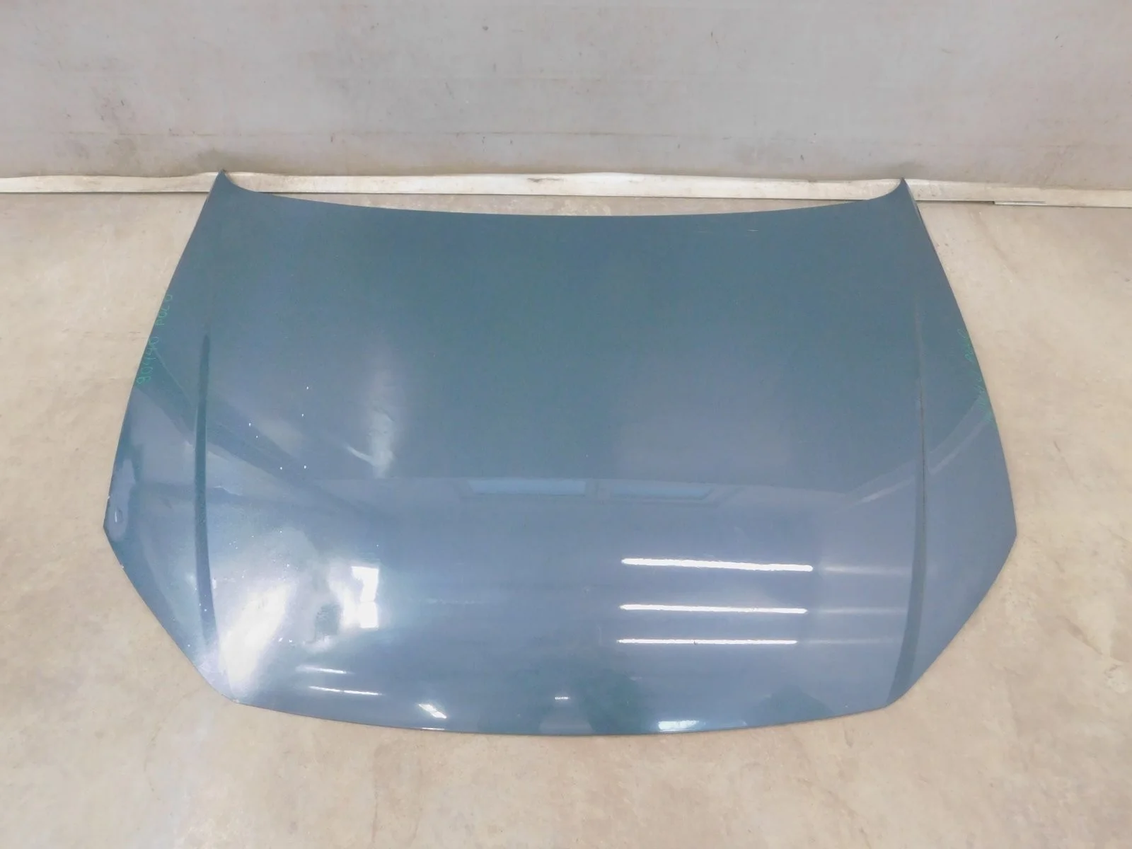 Капот Volkswagen Polo