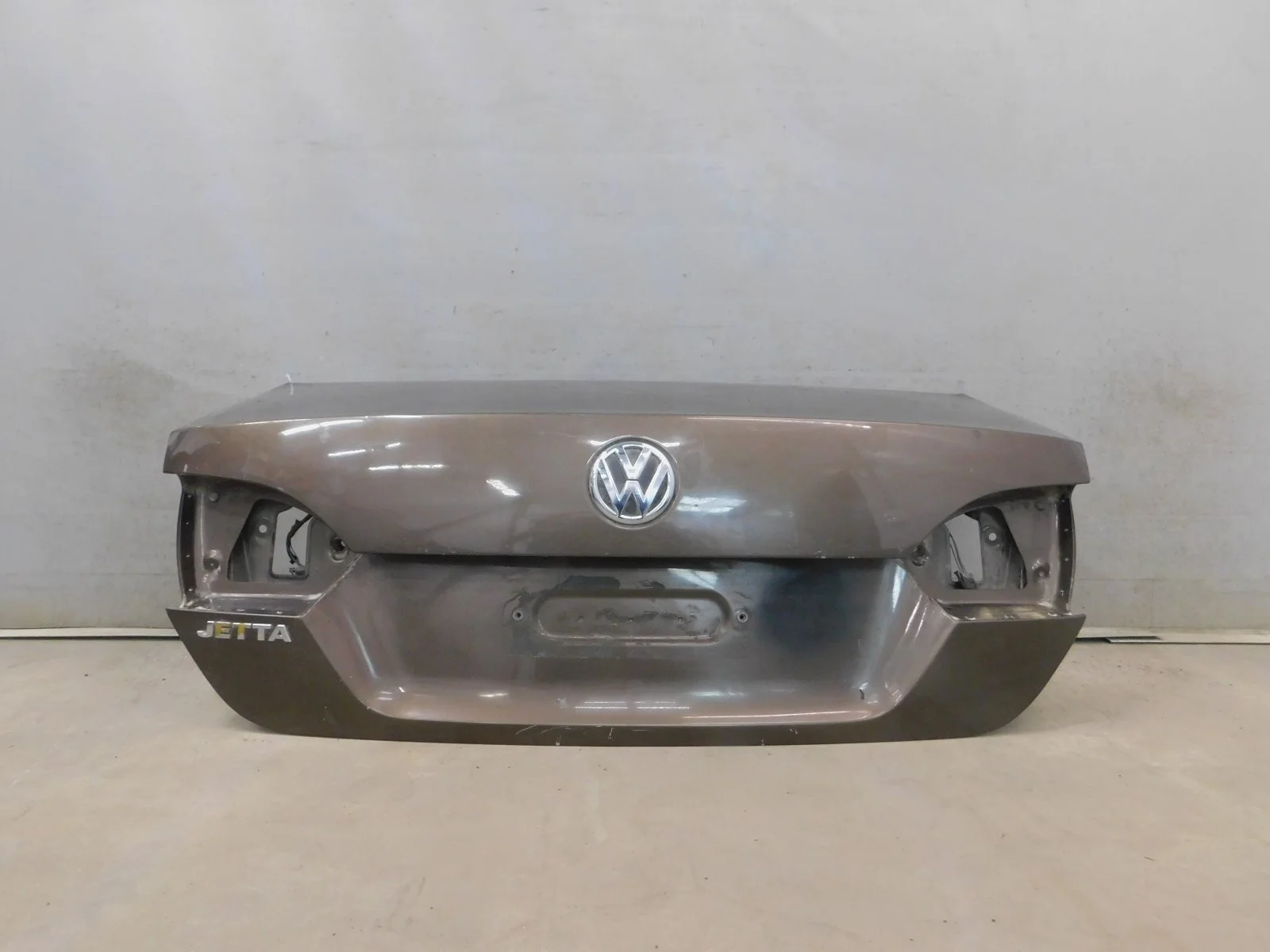 Крышка багажника Volkswagen Jetta