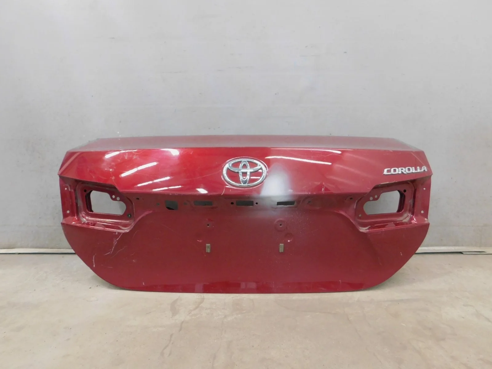 Крышка багажника Toyota Auris