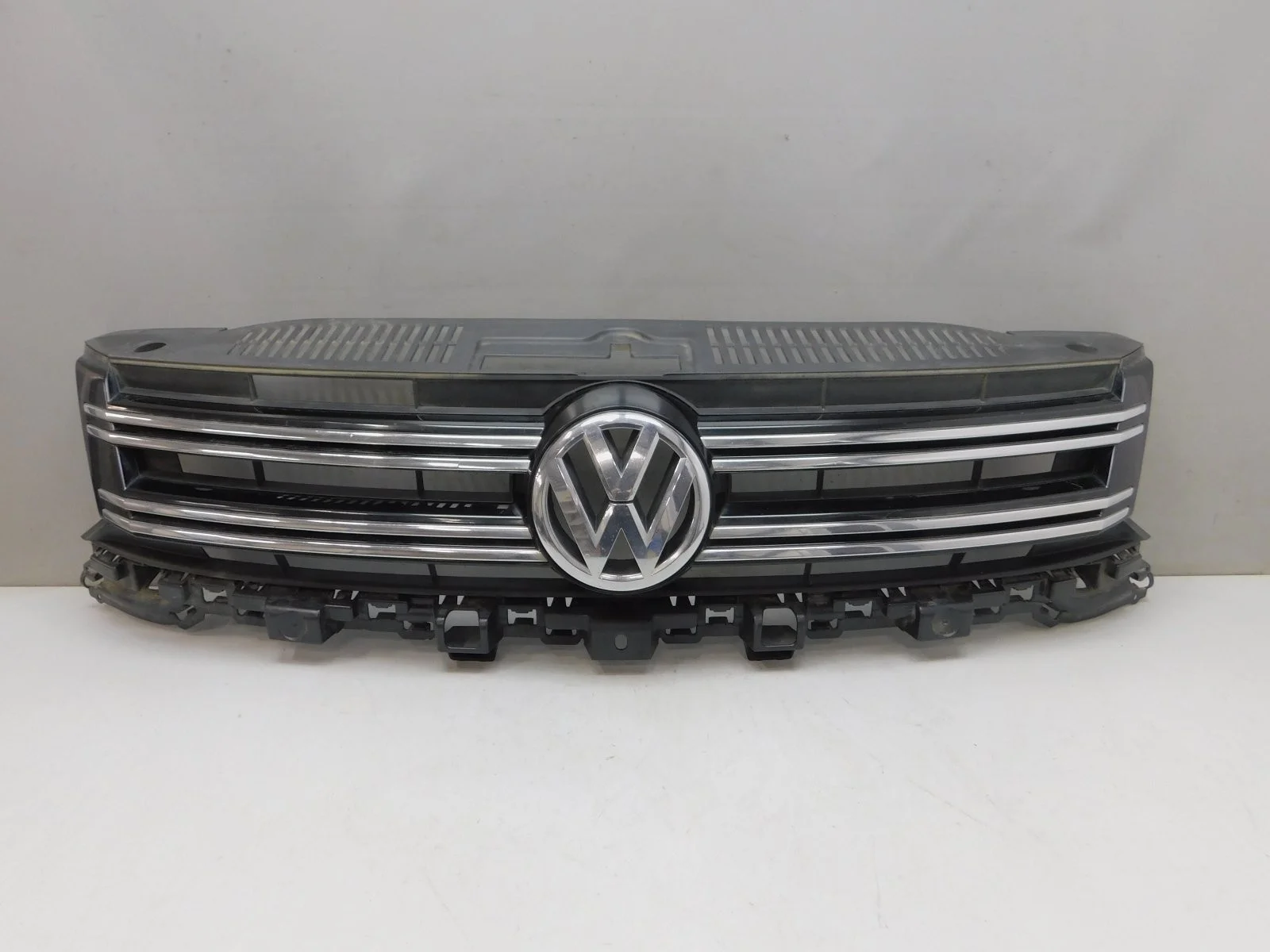 Решетка радиатора Volkswagen Tiguan