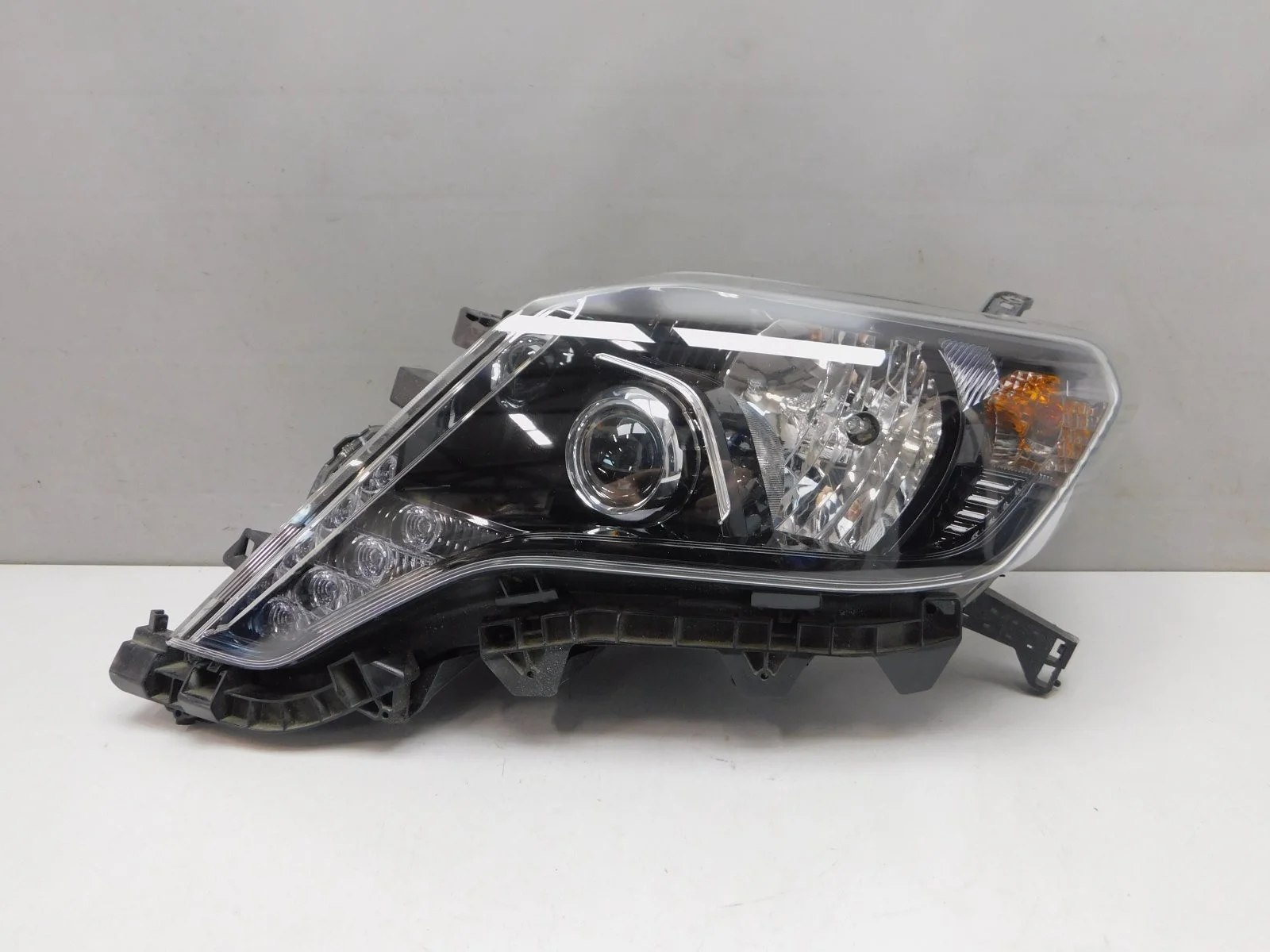 Фара левая Toyota Land Cruiser Prado