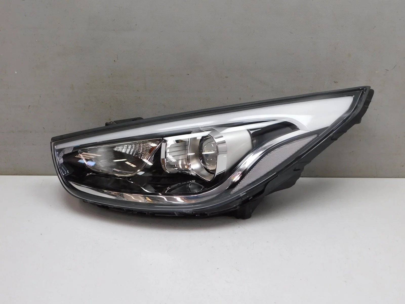 Фара левая Hyundai ix35