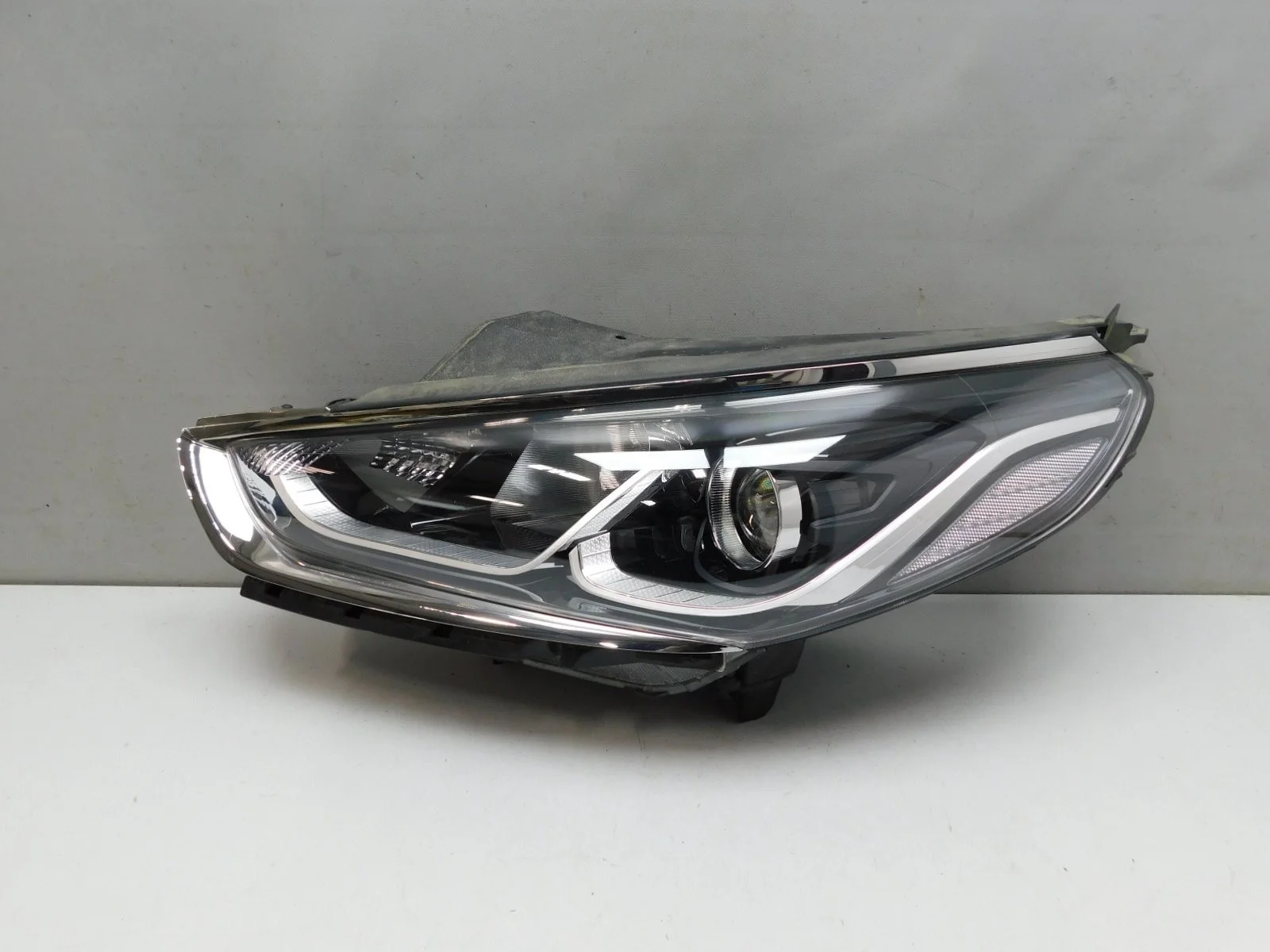 Фара левая Hyundai Sonata