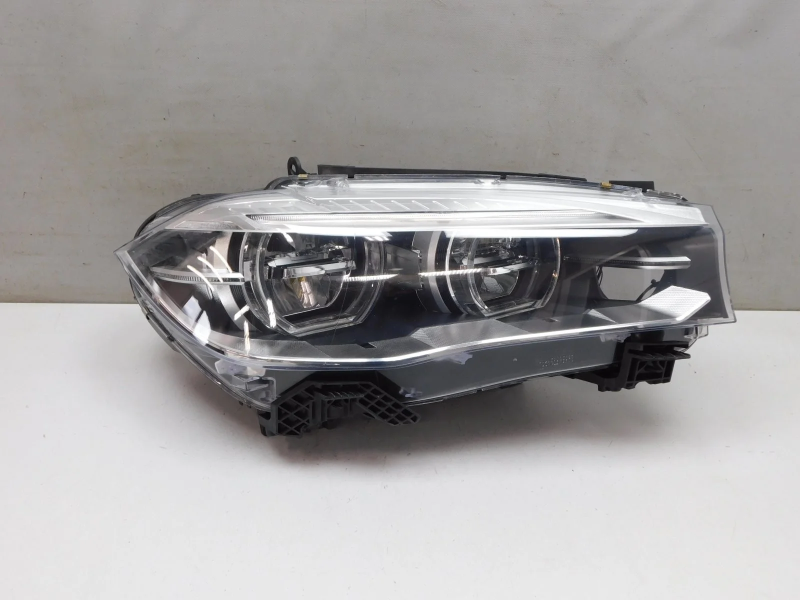 Фара правая BMW X5