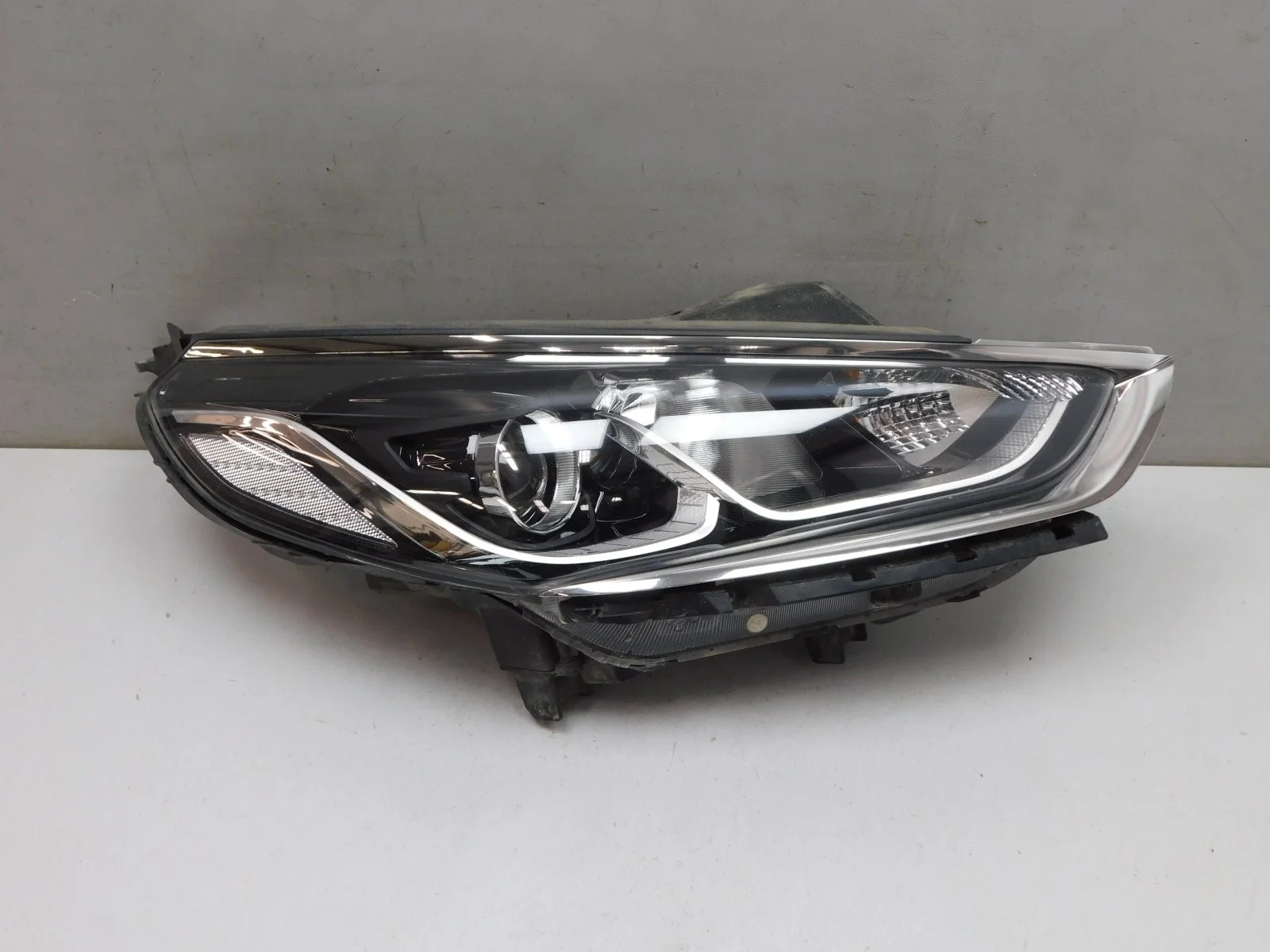 Фара правая Hyundai Sonata