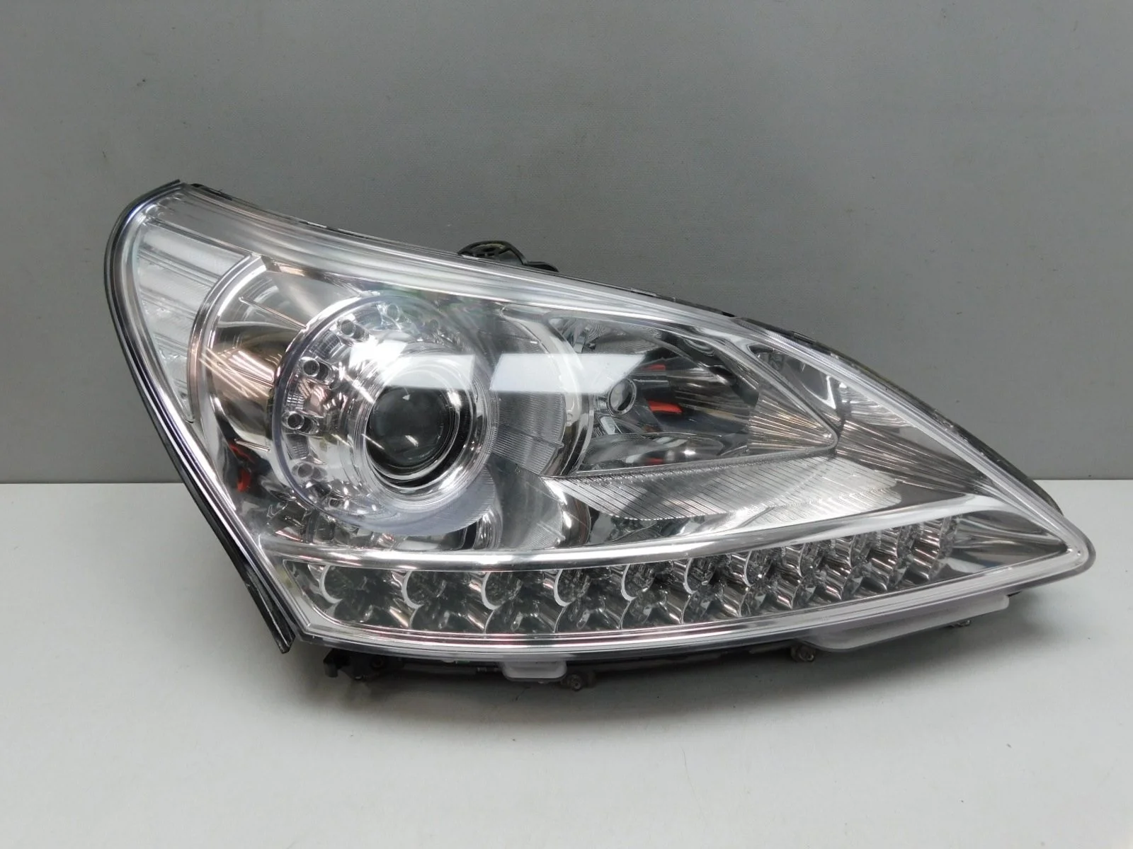 Фара правая Hyundai Equus