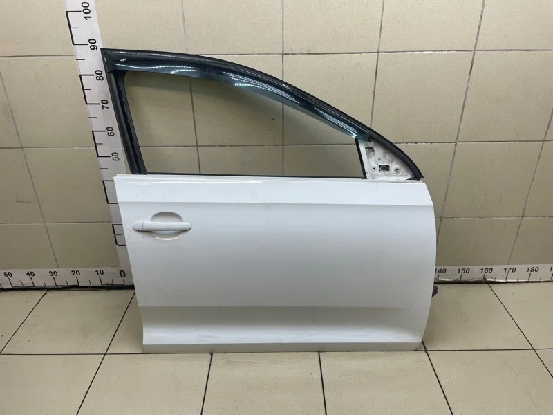 Дверь передняя правая Skoda Rapid