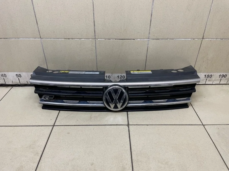 Решетка радиатора Volkswagen Tiguan