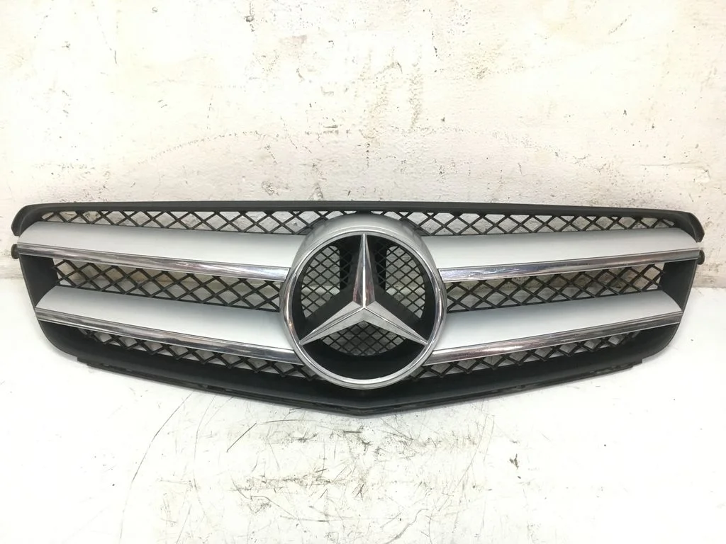 Решетка радиатора Mercedes-Benz C-Class