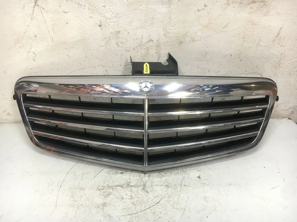 Решетка радиатора Mercedes-Benz E-Class