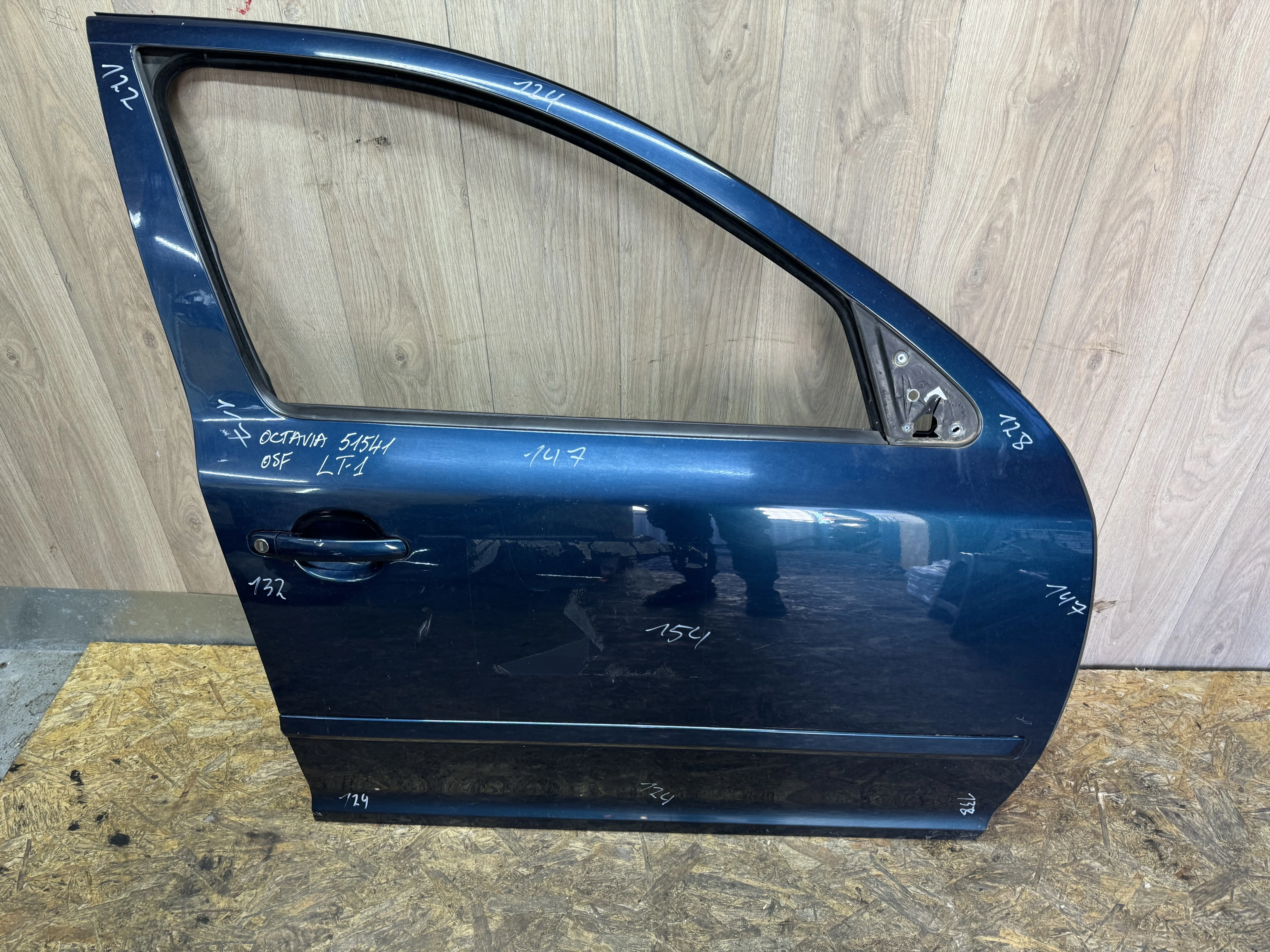 Дверь передняя правая Skoda Octavia