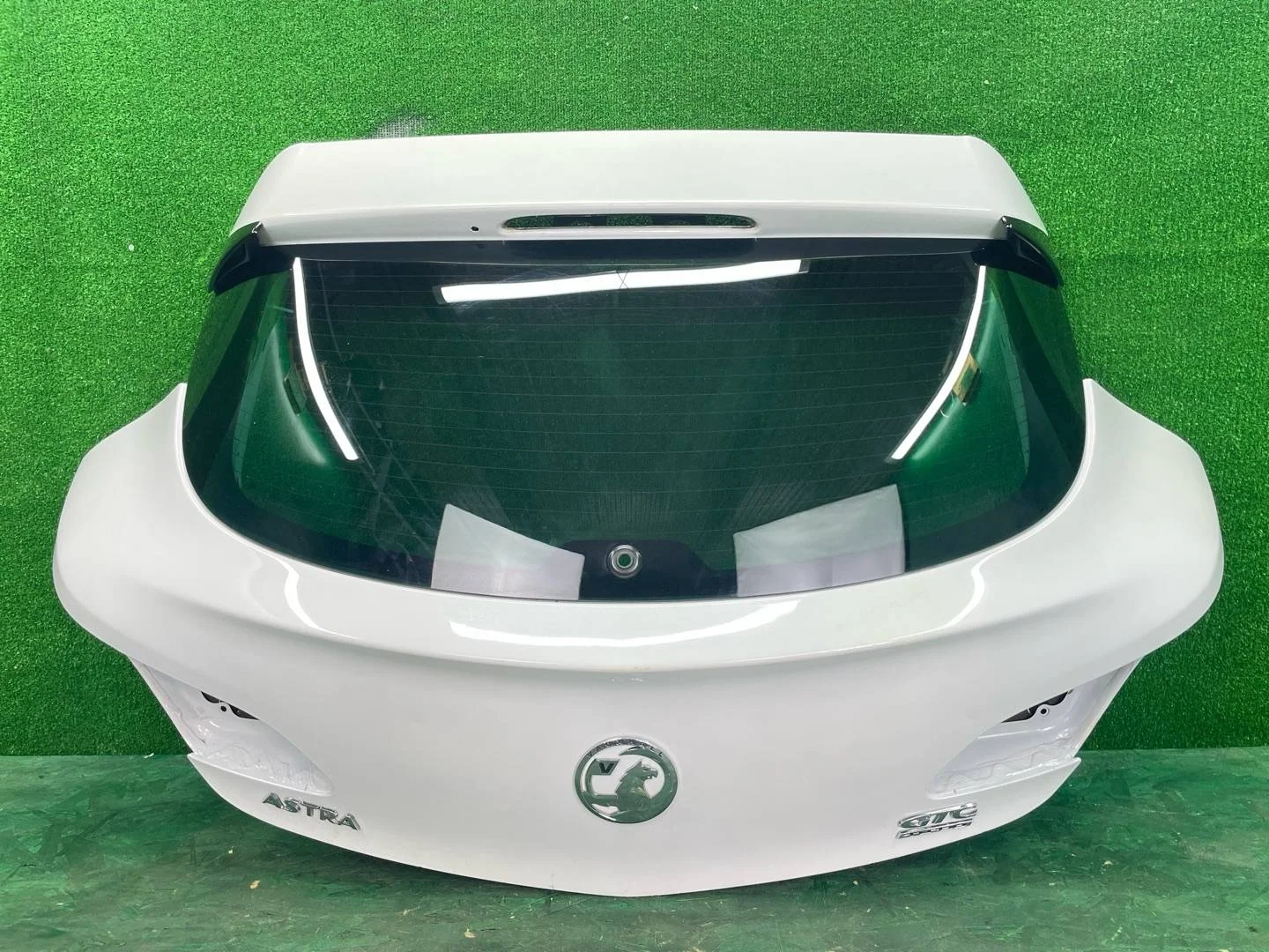 Дверь багажника Opel Astra GTC J