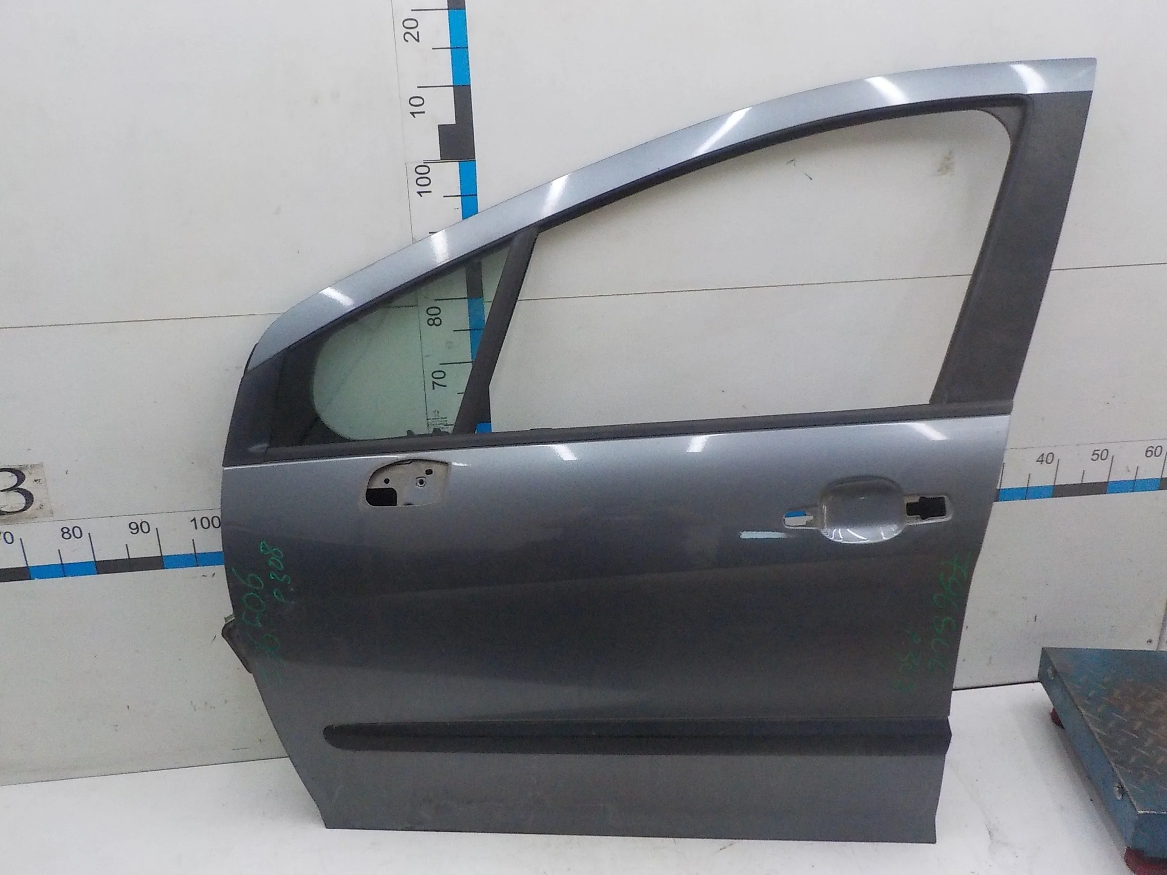 Дверь передняя левая Peugeot 308