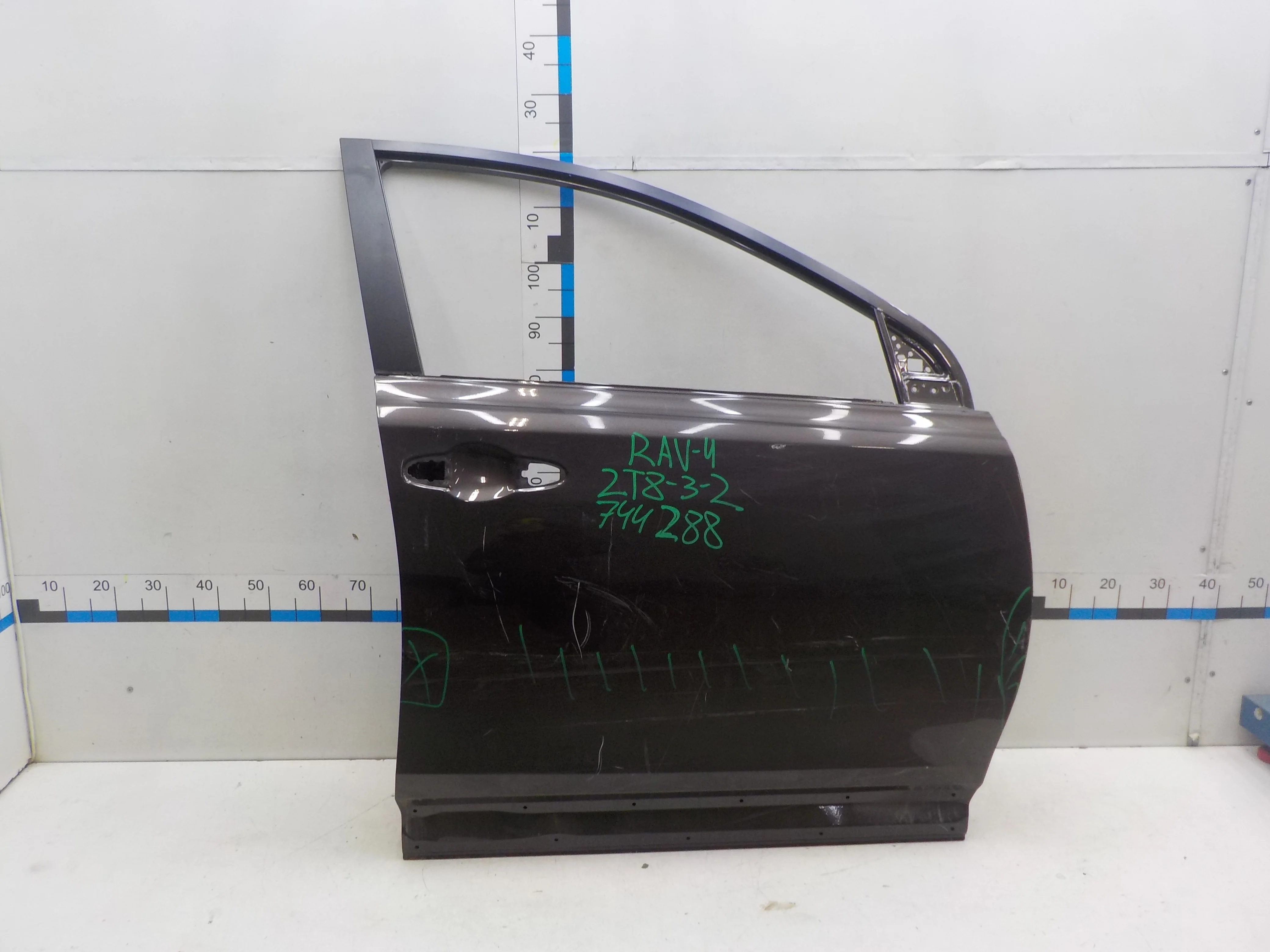 Дверь передняя правая Toyota RAV4