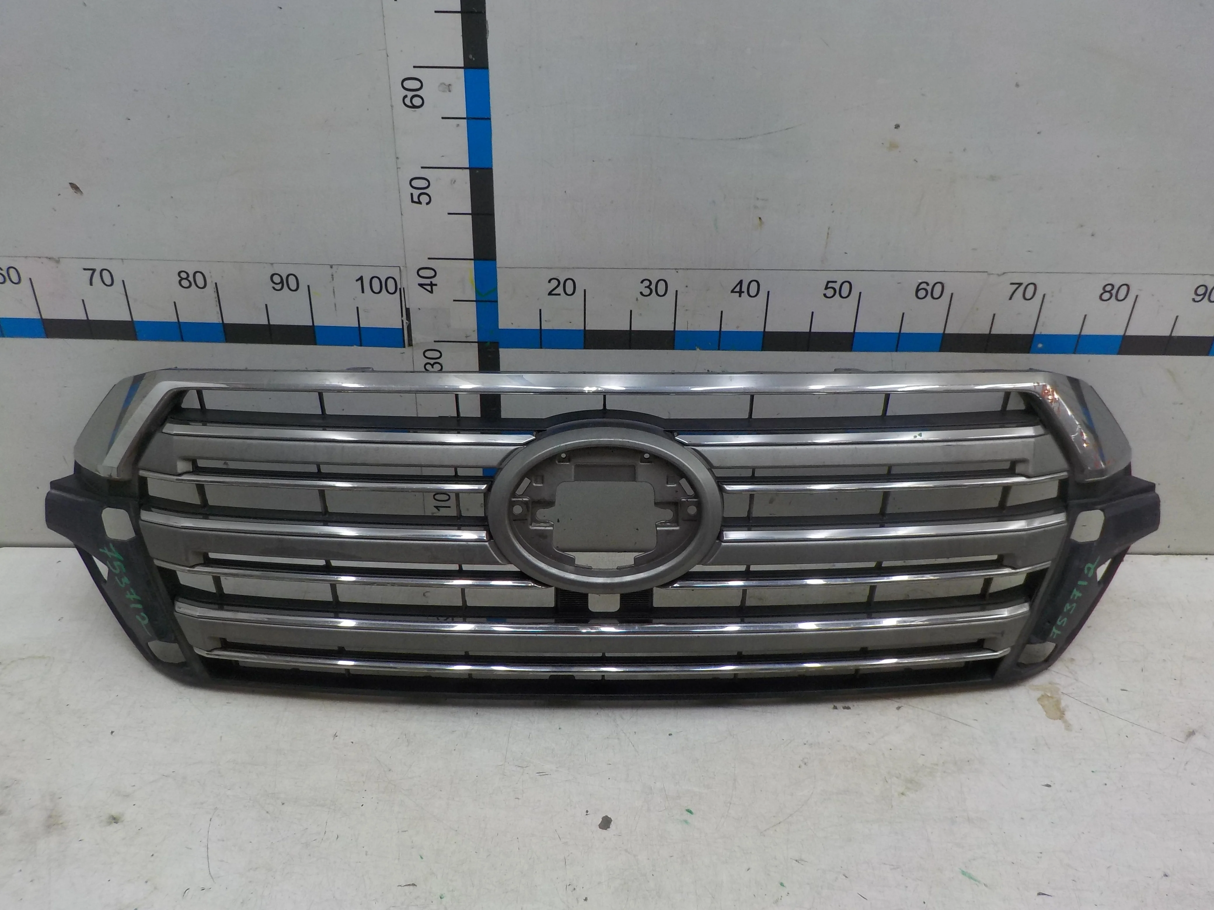 Решетка радиатора Toyota Land Cruiser