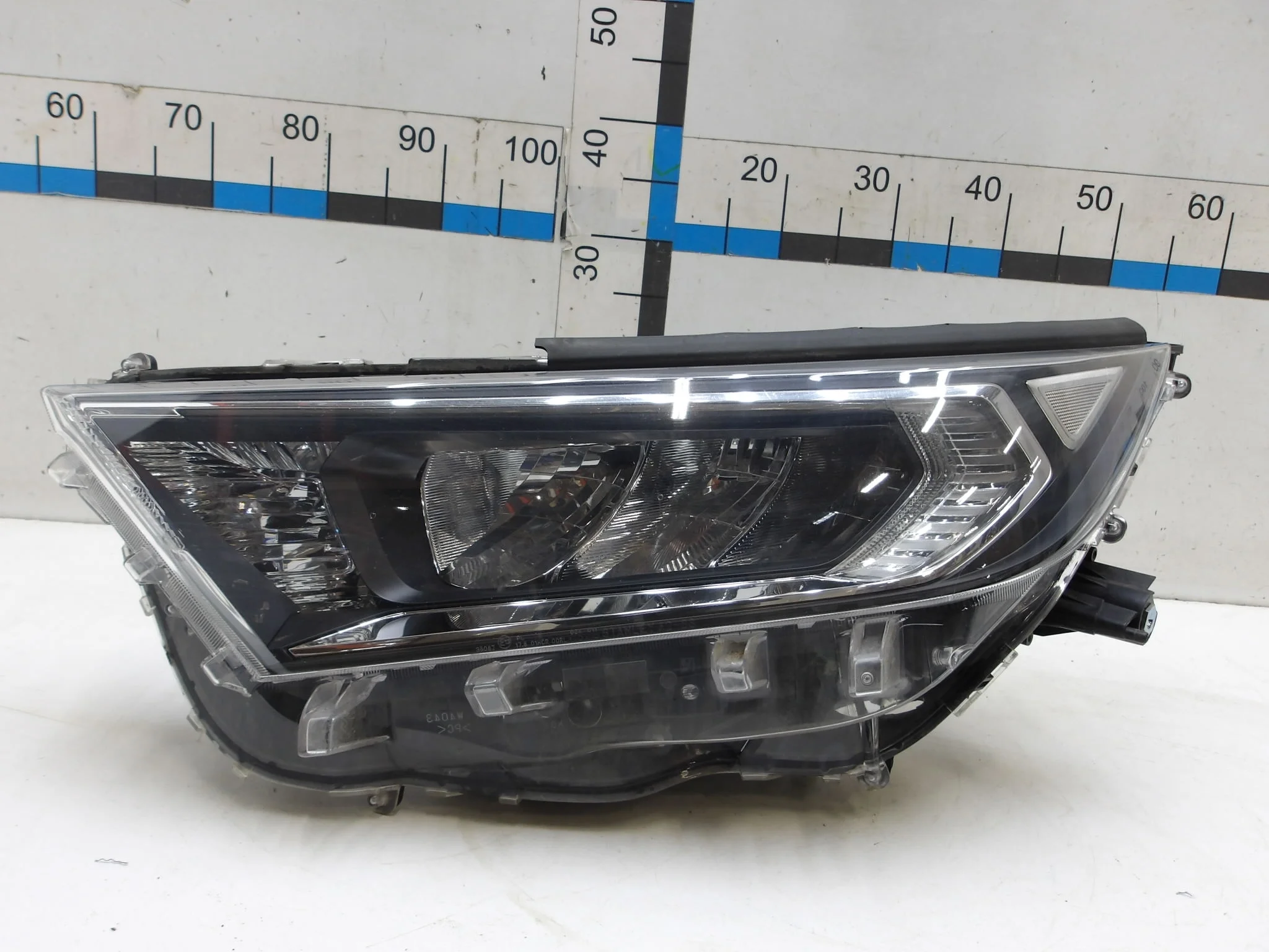 Фара левая Toyota RAV4