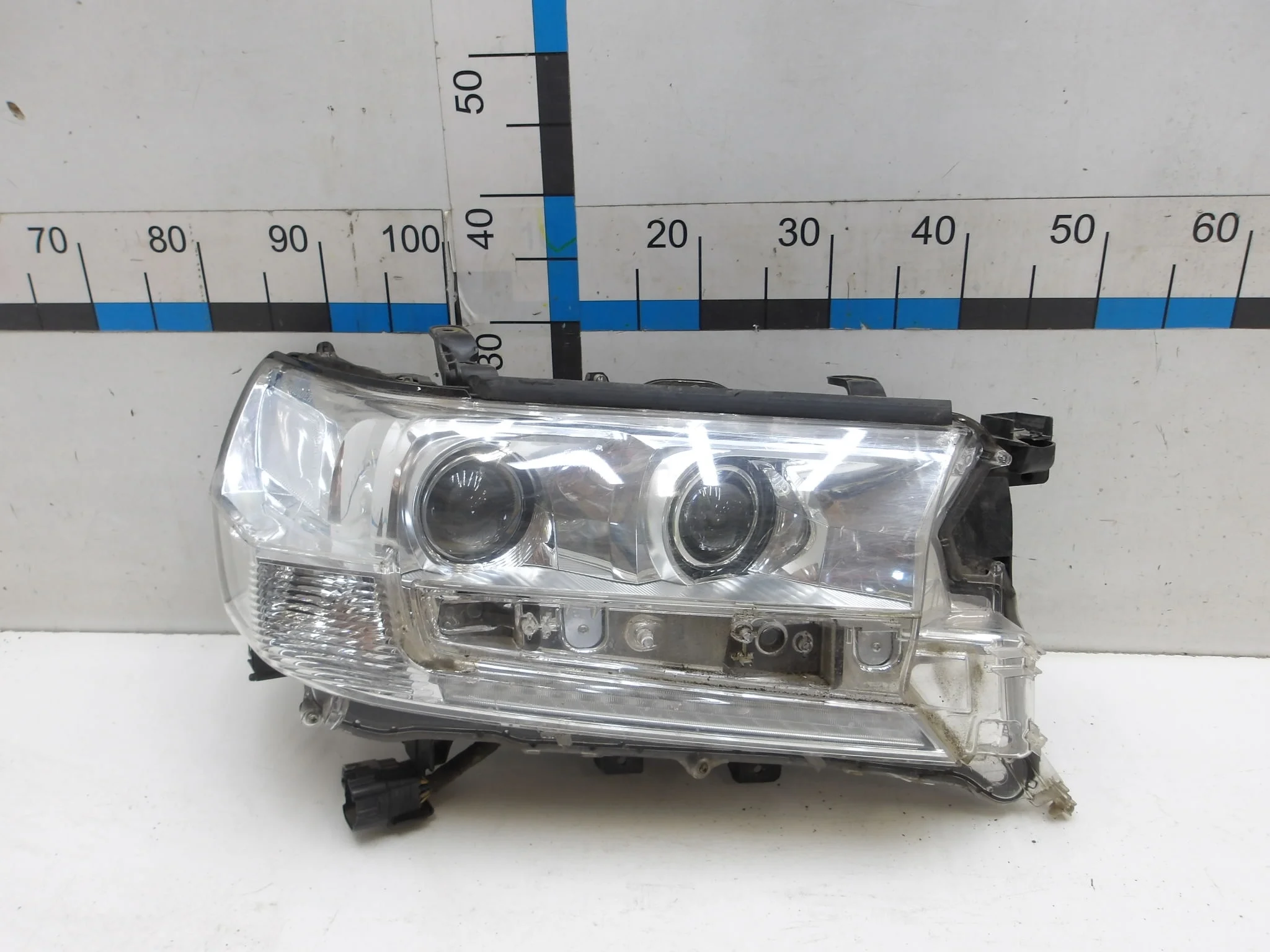 Фара правая Toyota Land Cruiser