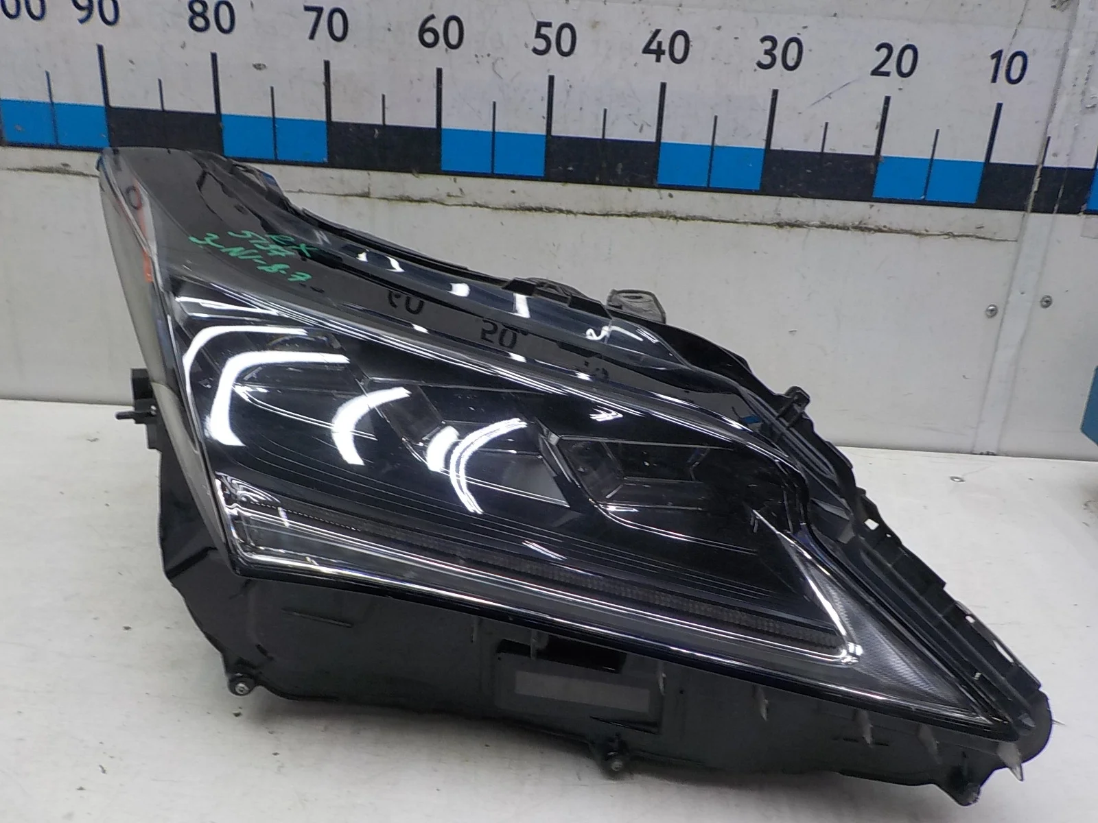 Фара правая Lexus RX200t/RX300/RX350/RX350L/RX450h/RX450hL