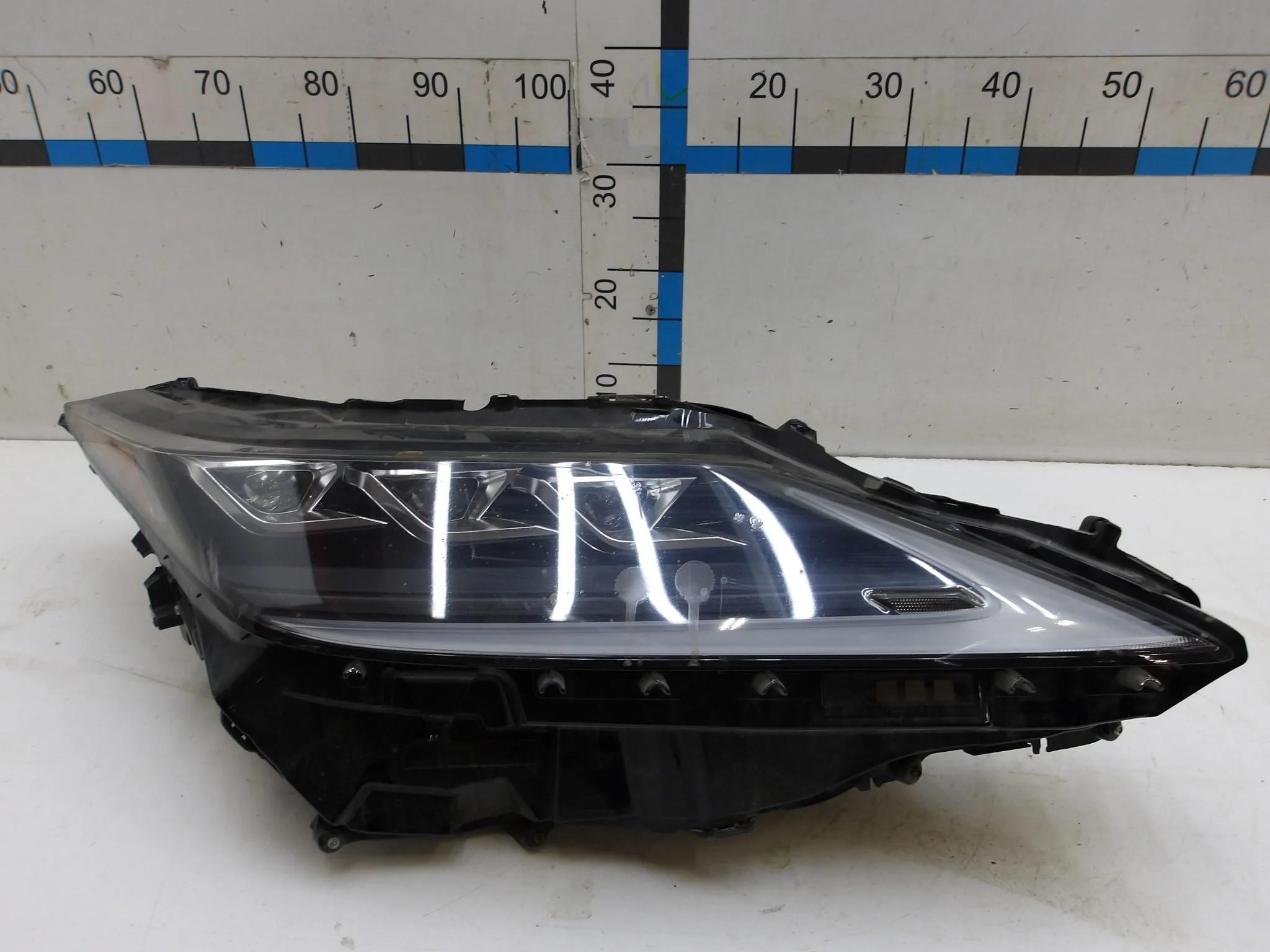 Фара правая Lexus RX200t/RX300/RX350/RX350L/RX450h/RX450hL
