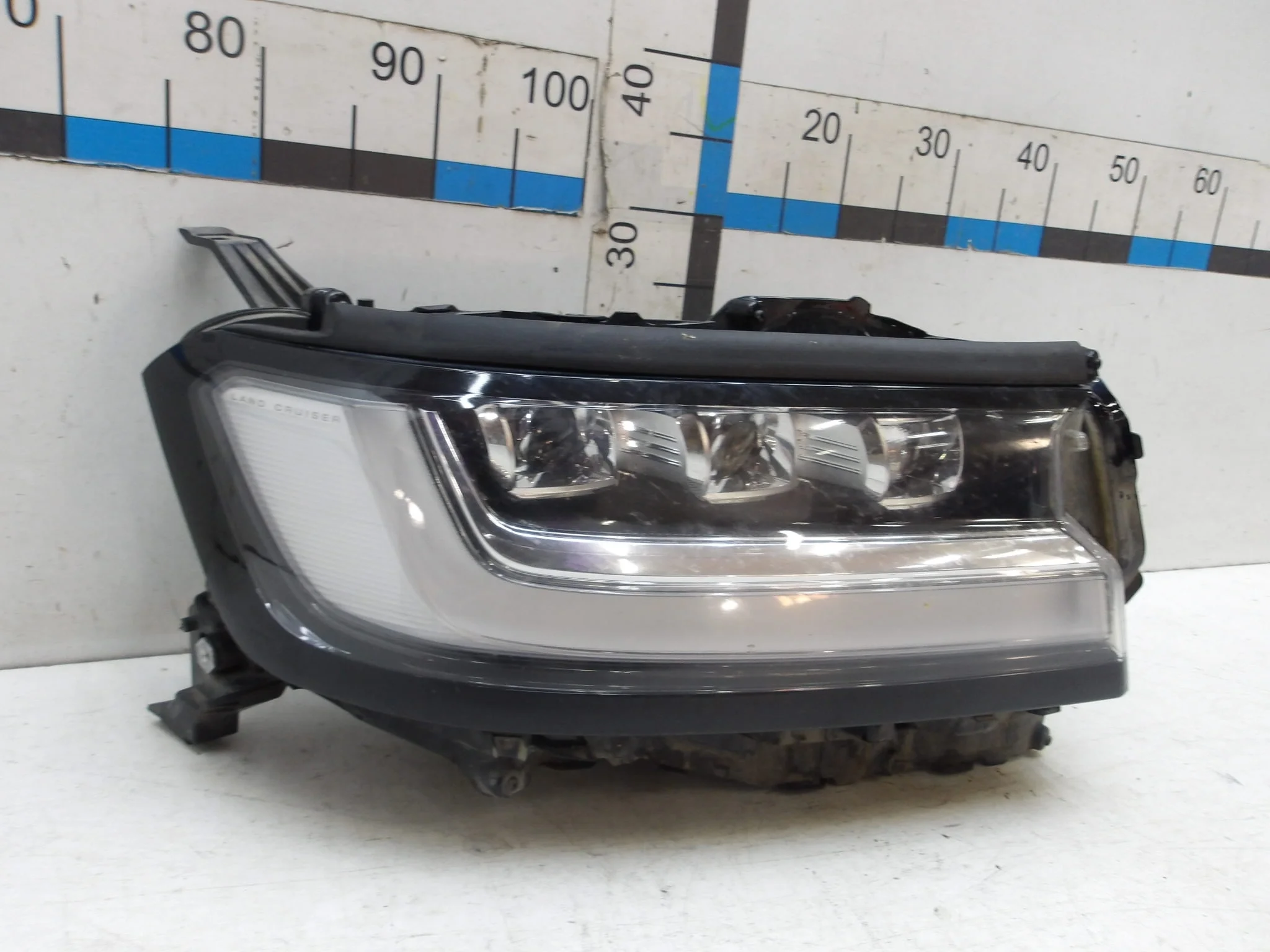 Фара правая Toyota Land Cruiser