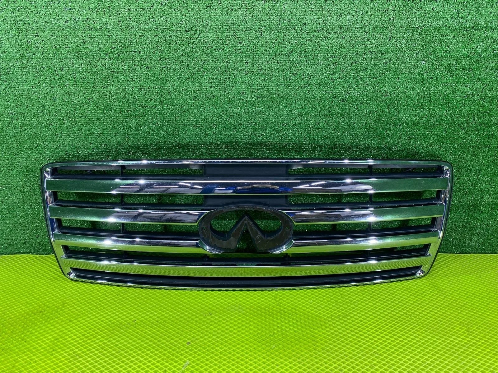 Решетка радиатора Infiniti QX56