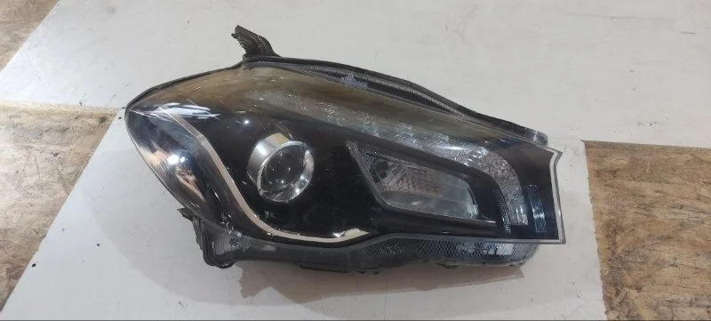 Фара правая Suzuki SX4