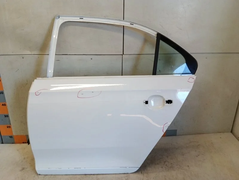 Дверь задняя левая Skoda Rapid