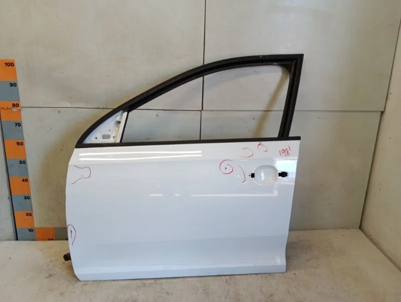 Дверь передняя левая Skoda Rapid
