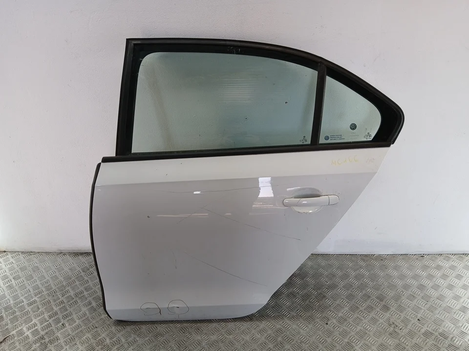 Дверь задняя левая Volkswagen Jetta