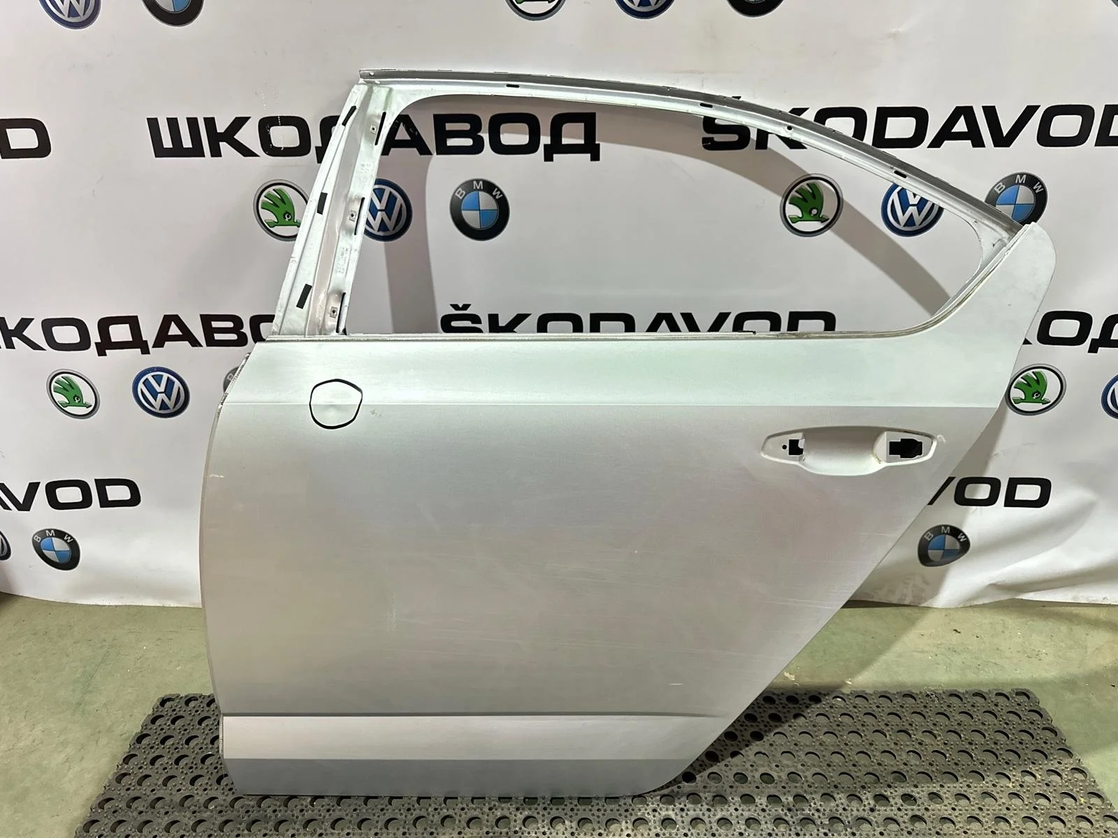 Дверь задняя левая Skoda Octavia